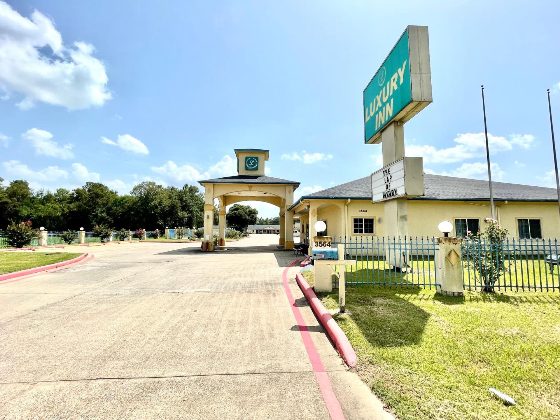 Luxury Inn Liberty featured exterior or lobby in Liberty, TX — similar hotel