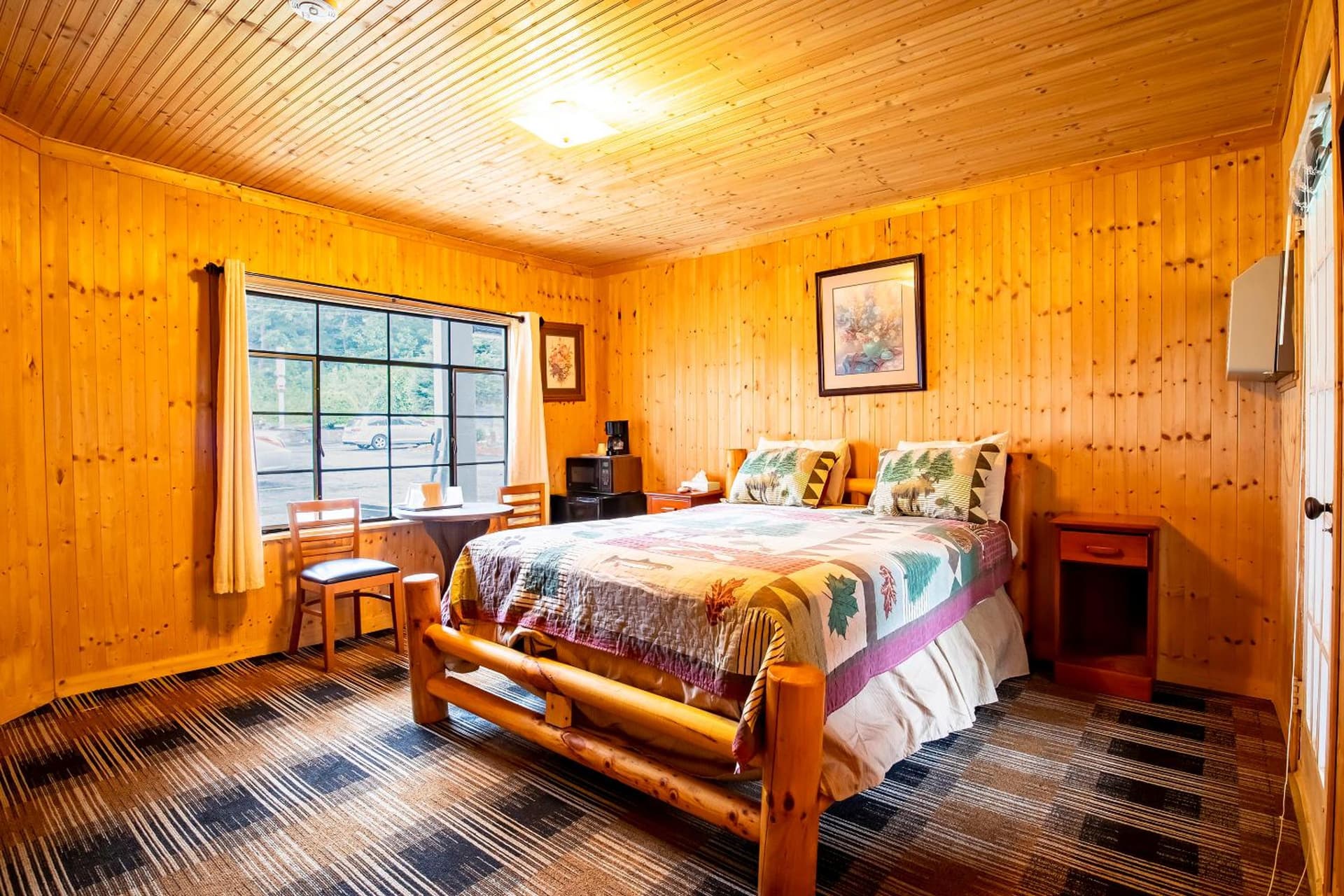 Lloyd's On The River Country Inn By Oyo interior in Bryson City, NC — gallery photo 2