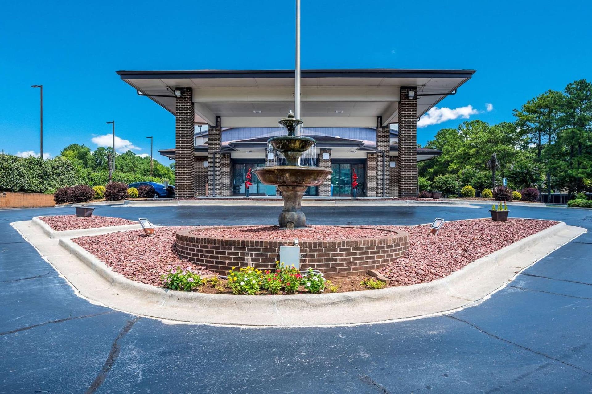 Econo Lodge Inn & Suites Huntsville University Area interior in Huntsville, AL — gallery photo 2