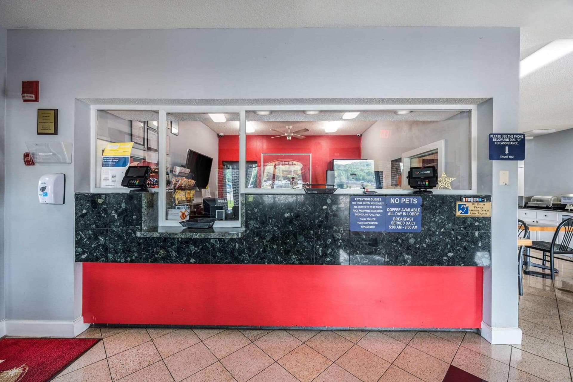 Econo Lodge Inn & Suites Huntsville University Area gallery photo in Huntsville, AL — image 25