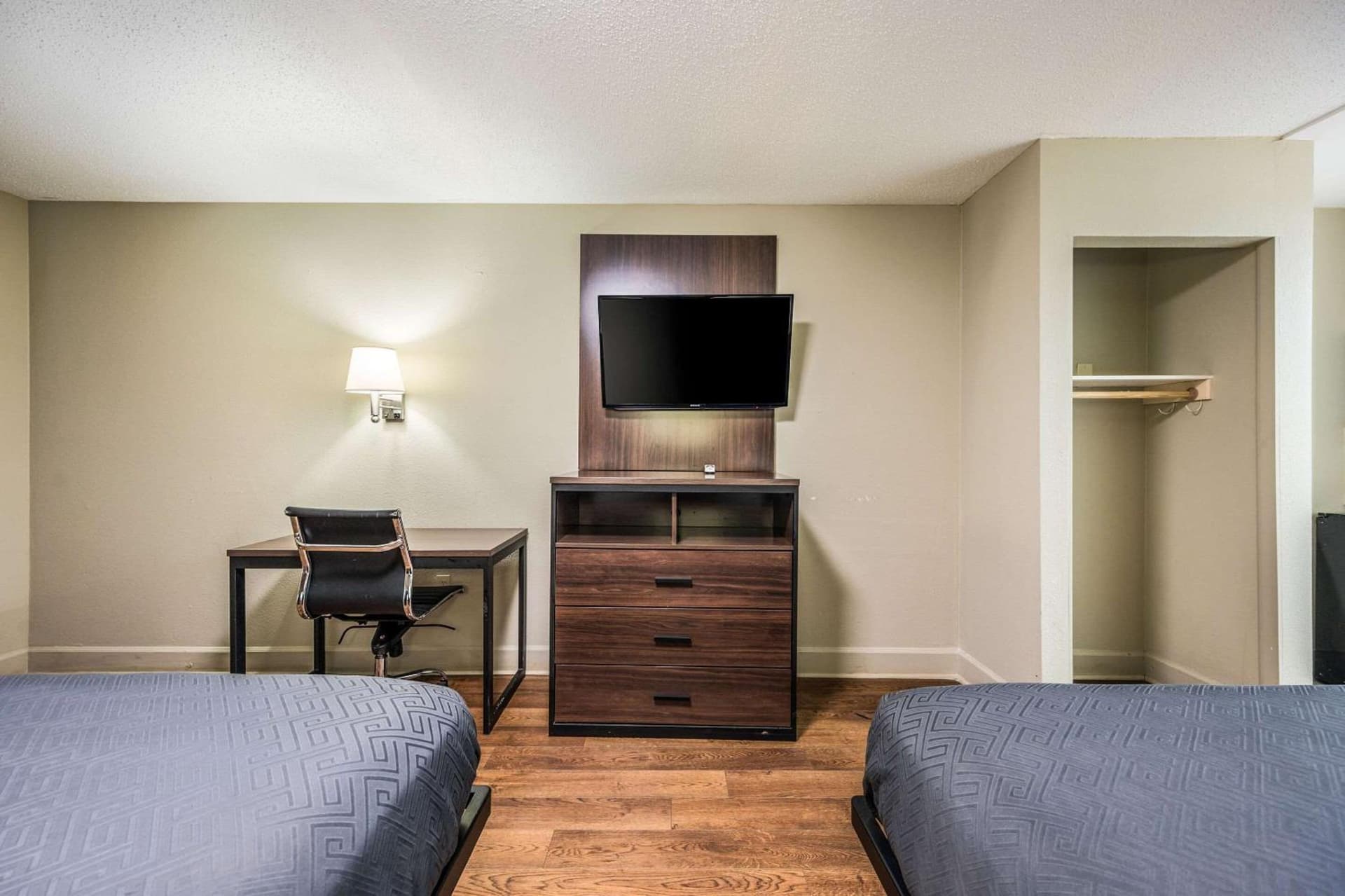 Econo Lodge Inn & Suites Huntsville University Area gallery photo in Huntsville, AL — image 16