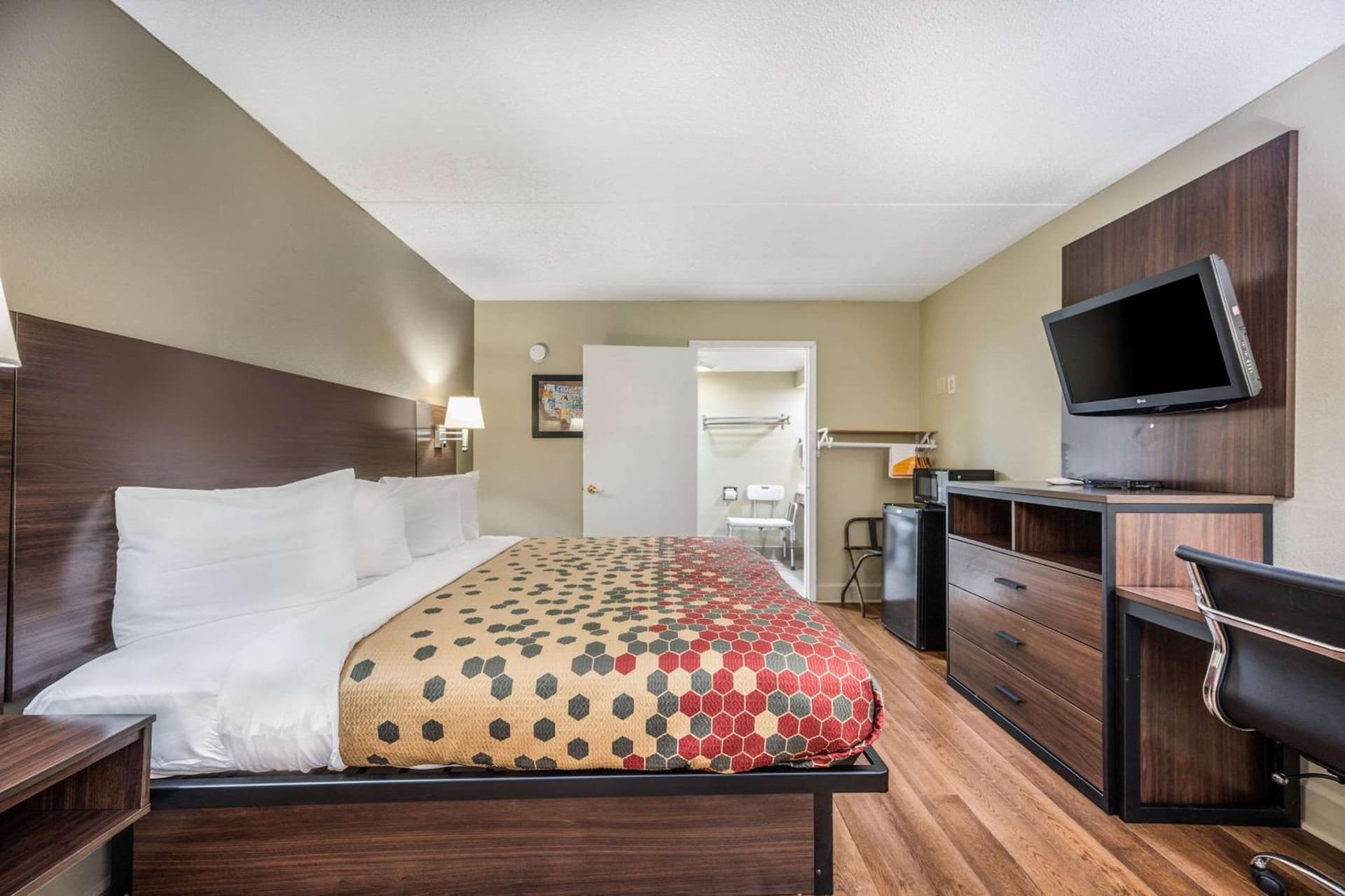 Econo Lodge Inn & Suites Huntsville University Area gallery photo in Huntsville, AL — image 15
