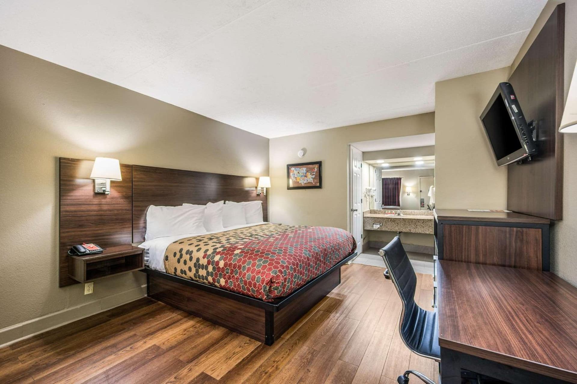 Econo Lodge Inn & Suites Huntsville University Area gallery photo in Huntsville, AL — image 31