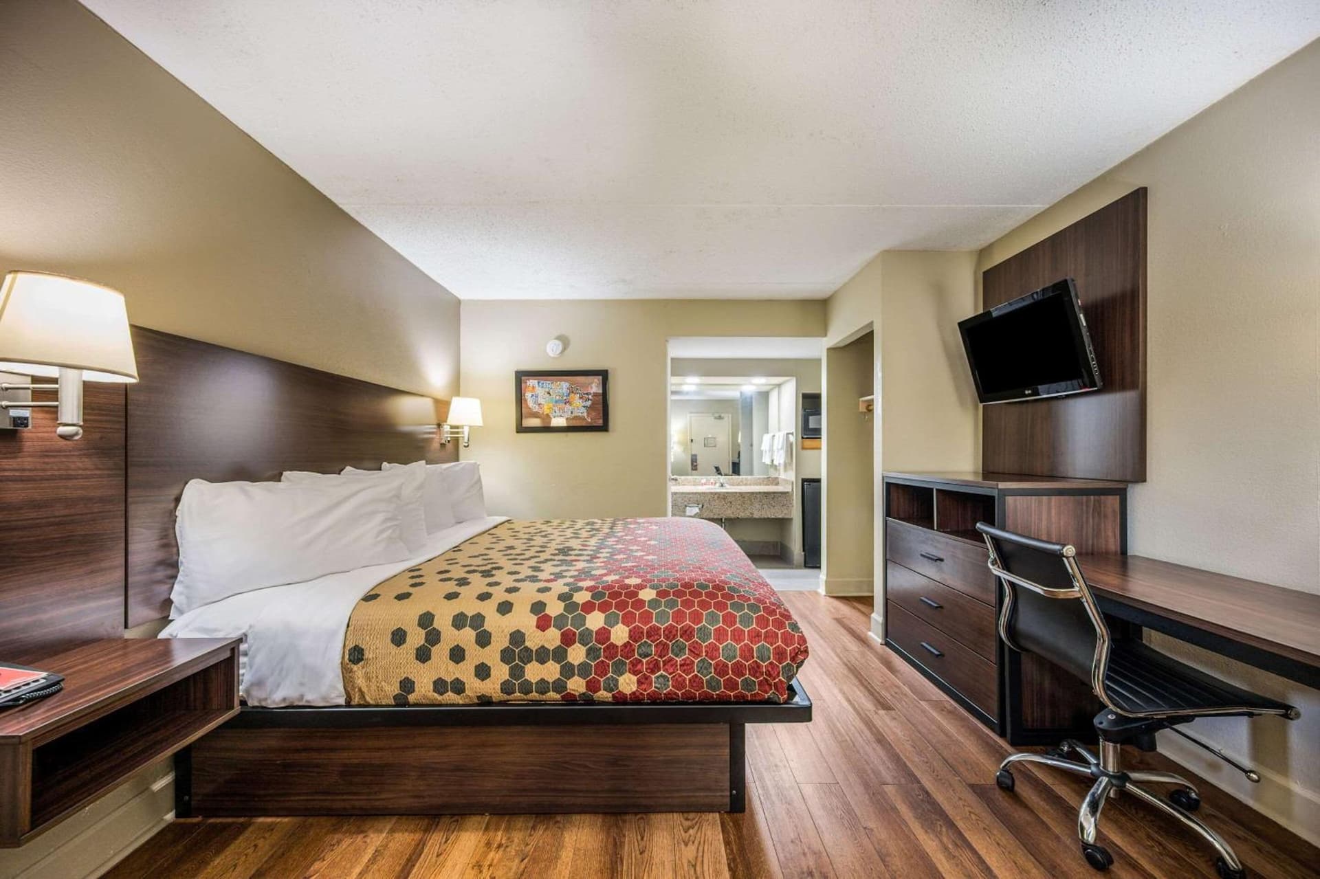 Econo Lodge Inn & Suites Huntsville University Area property views in Huntsville, AL — gallery photo 3