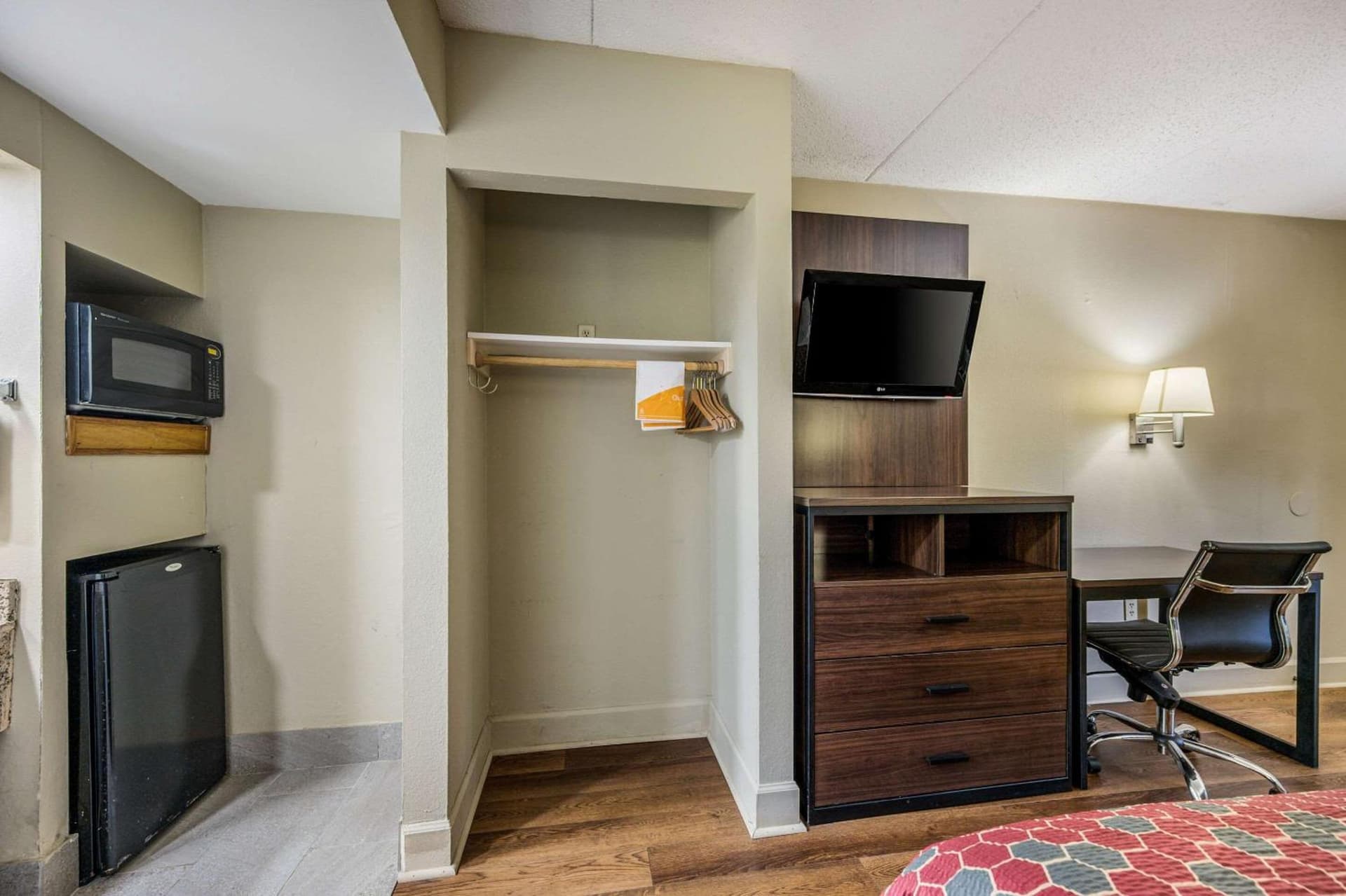 Econo Lodge Inn & Suites Huntsville University Area gallery photo in Huntsville, AL — image 22