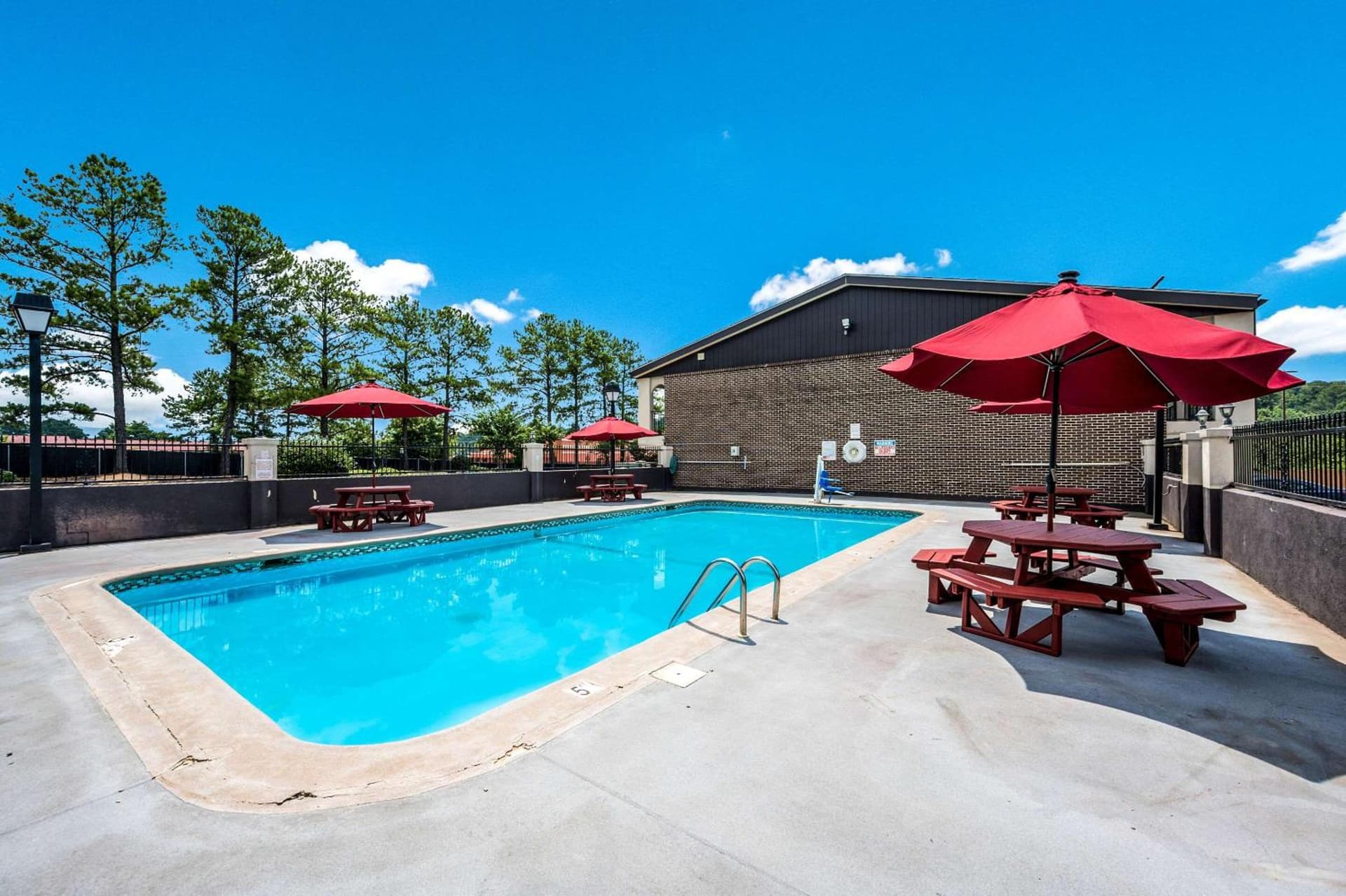 Econo Lodge Inn & Suites Huntsville University Area gallery photo in Huntsville, AL — image 36