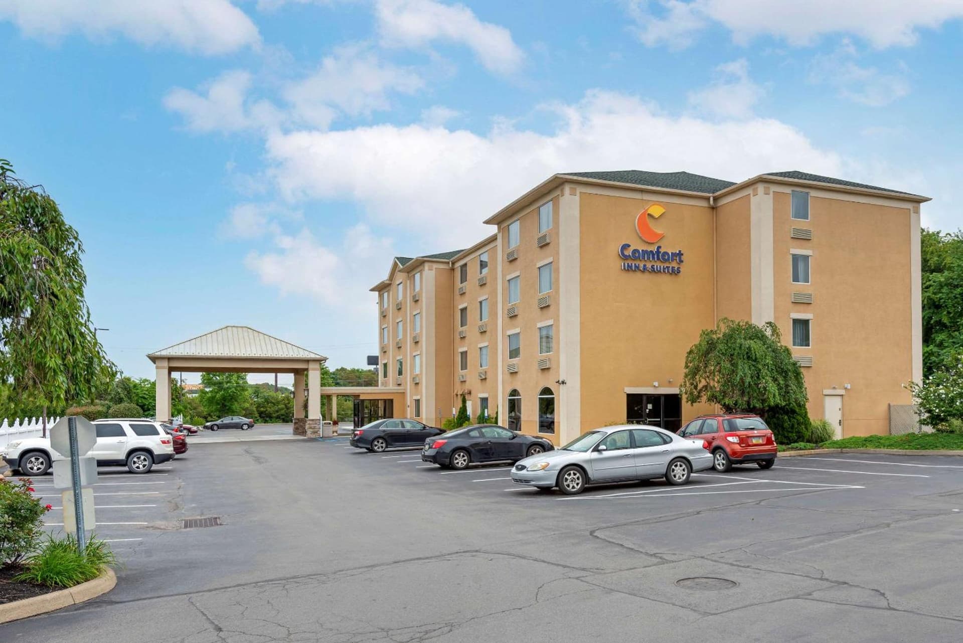 Comfort Inn & Suites Wilkes Barre - Arena interior in Wilkes-Barre, PA — gallery photo 2