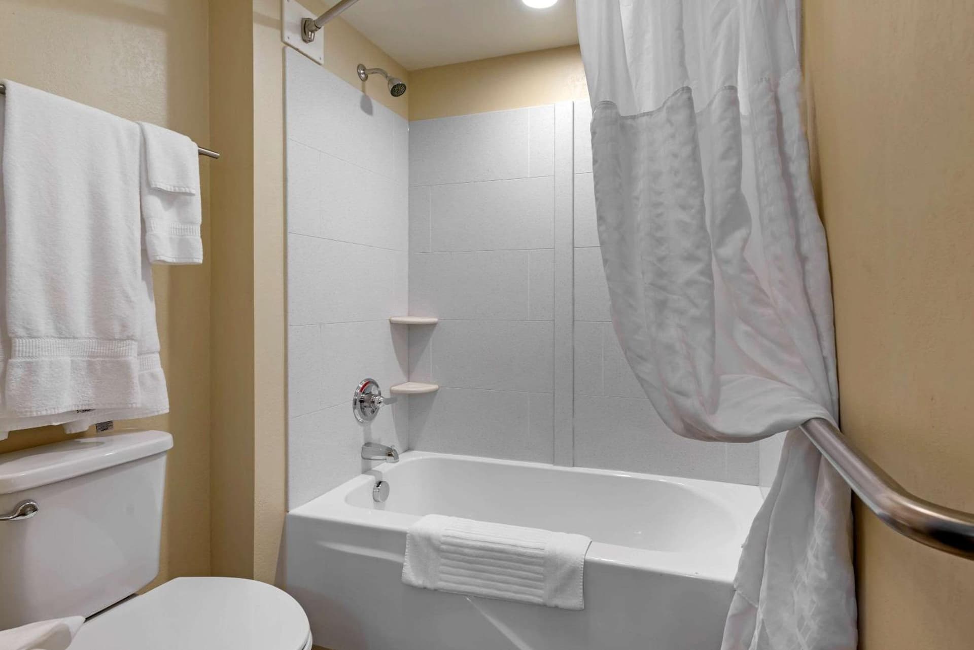 Comfort Inn & Suites Wilkes Barre - Arena gallery photo in Wilkes-Barre, PA — image 21