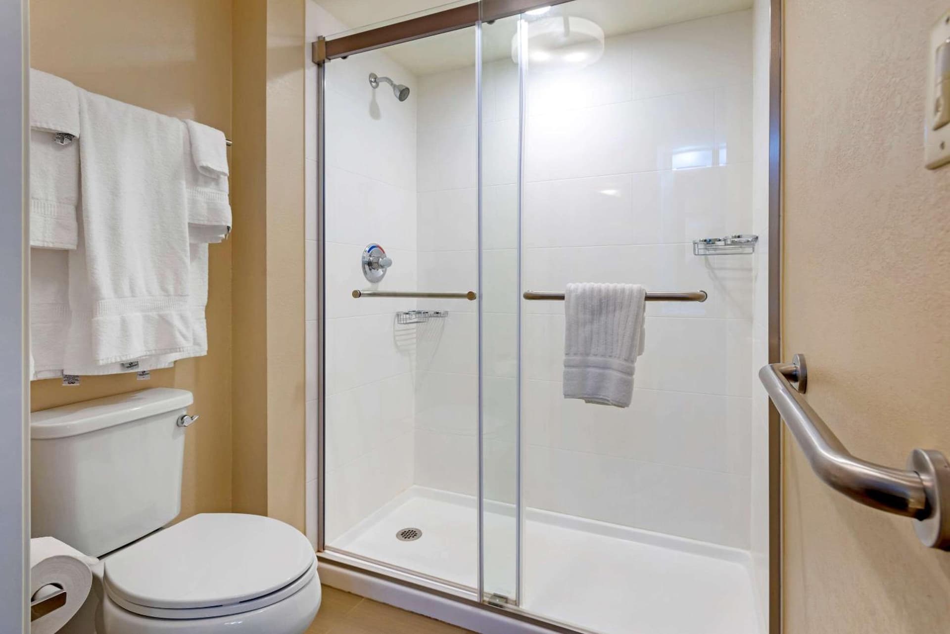 Comfort Inn & Suites Wilkes Barre - Arena gallery photo in Wilkes-Barre, PA — image 9