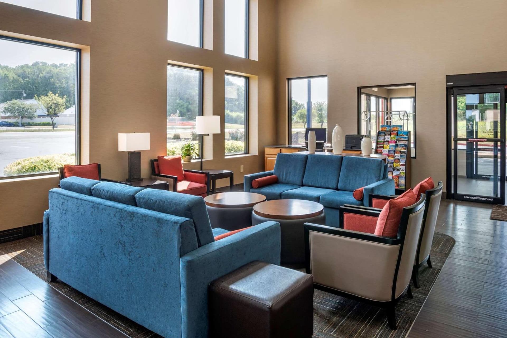 Comfort Suites Hagerstown Southeast gallery photo in Hagerstown, MD — image 27