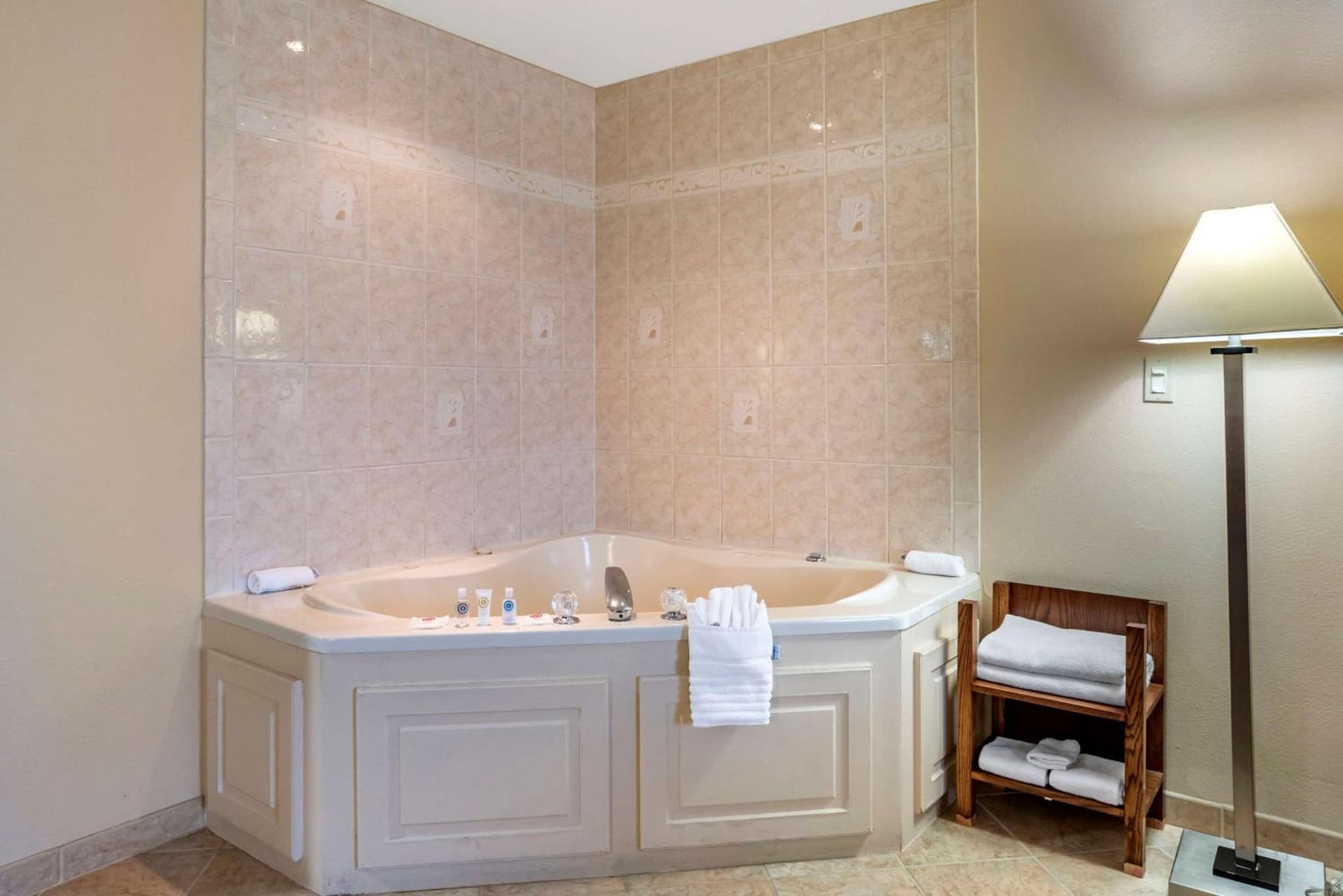 Comfort Suites Hagerstown Southeast gallery photo in Hagerstown, MD — image 26