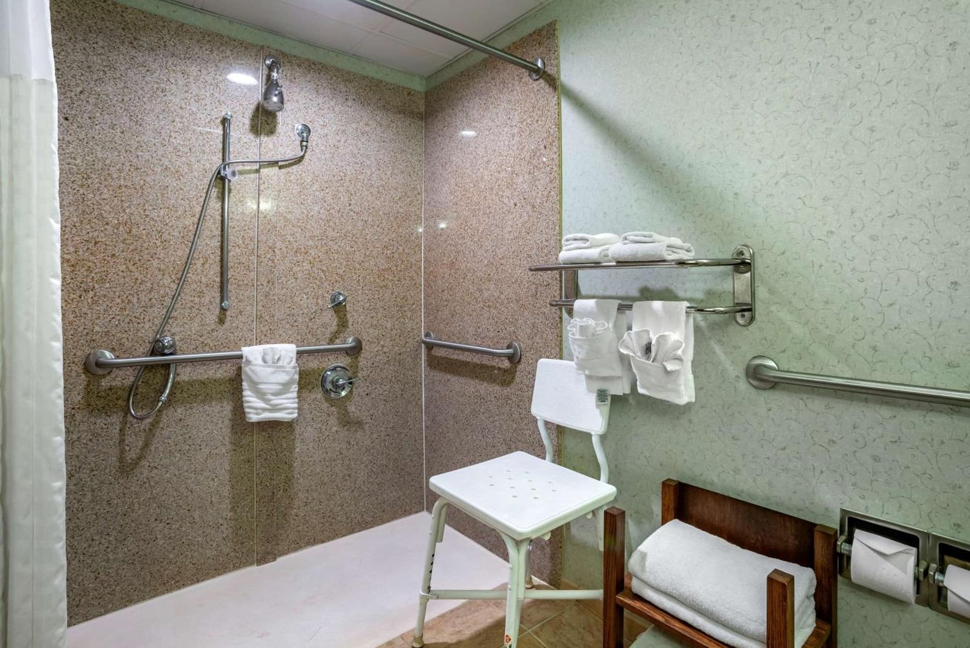 Comfort Suites Hagerstown Southeast gallery photo in Hagerstown, MD — image 16
