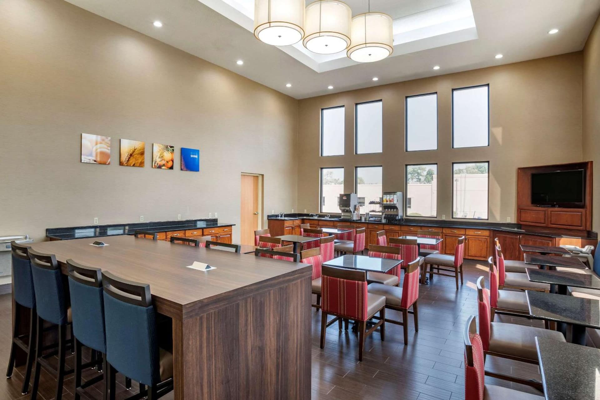 Comfort Suites Hagerstown Southeast gallery photo in Hagerstown, MD — image 25
