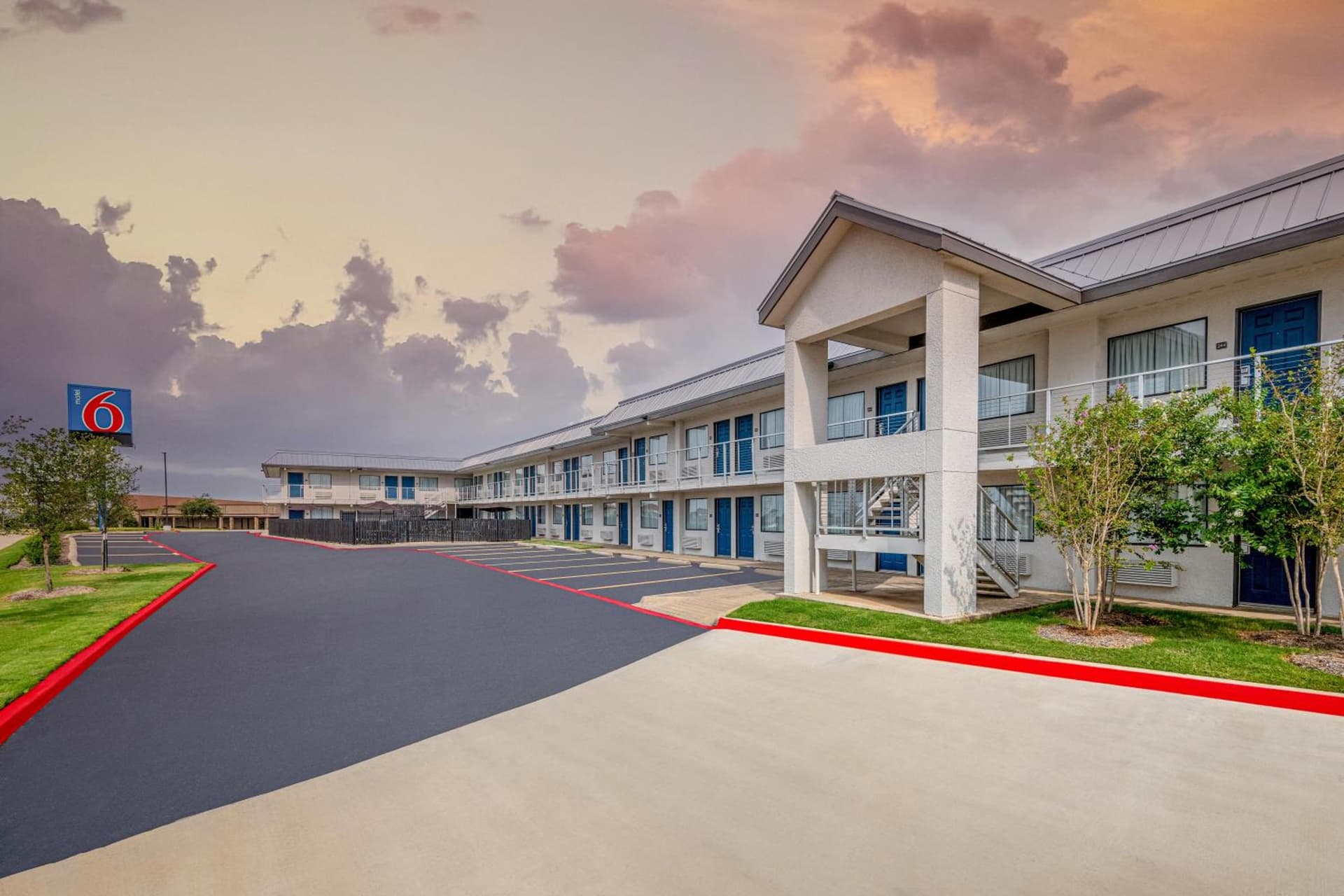 Motel 6-Euless, TX - Dallas property views in Euless, TX — gallery photo 3
