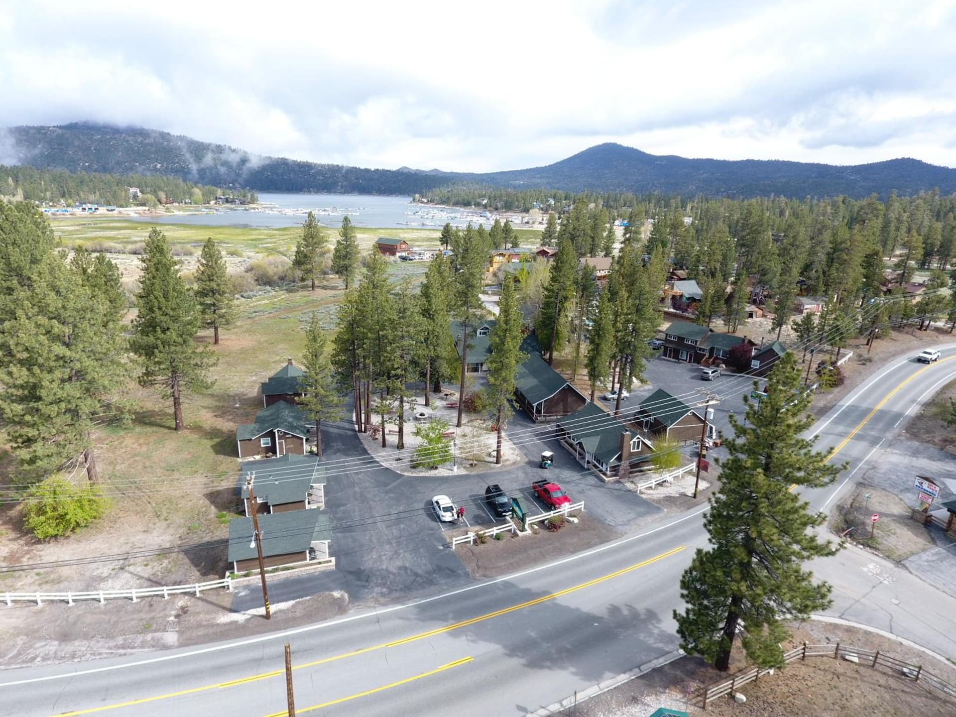 Bay Meadows Resort interior in Big Bear Lake, CA — gallery photo 2
