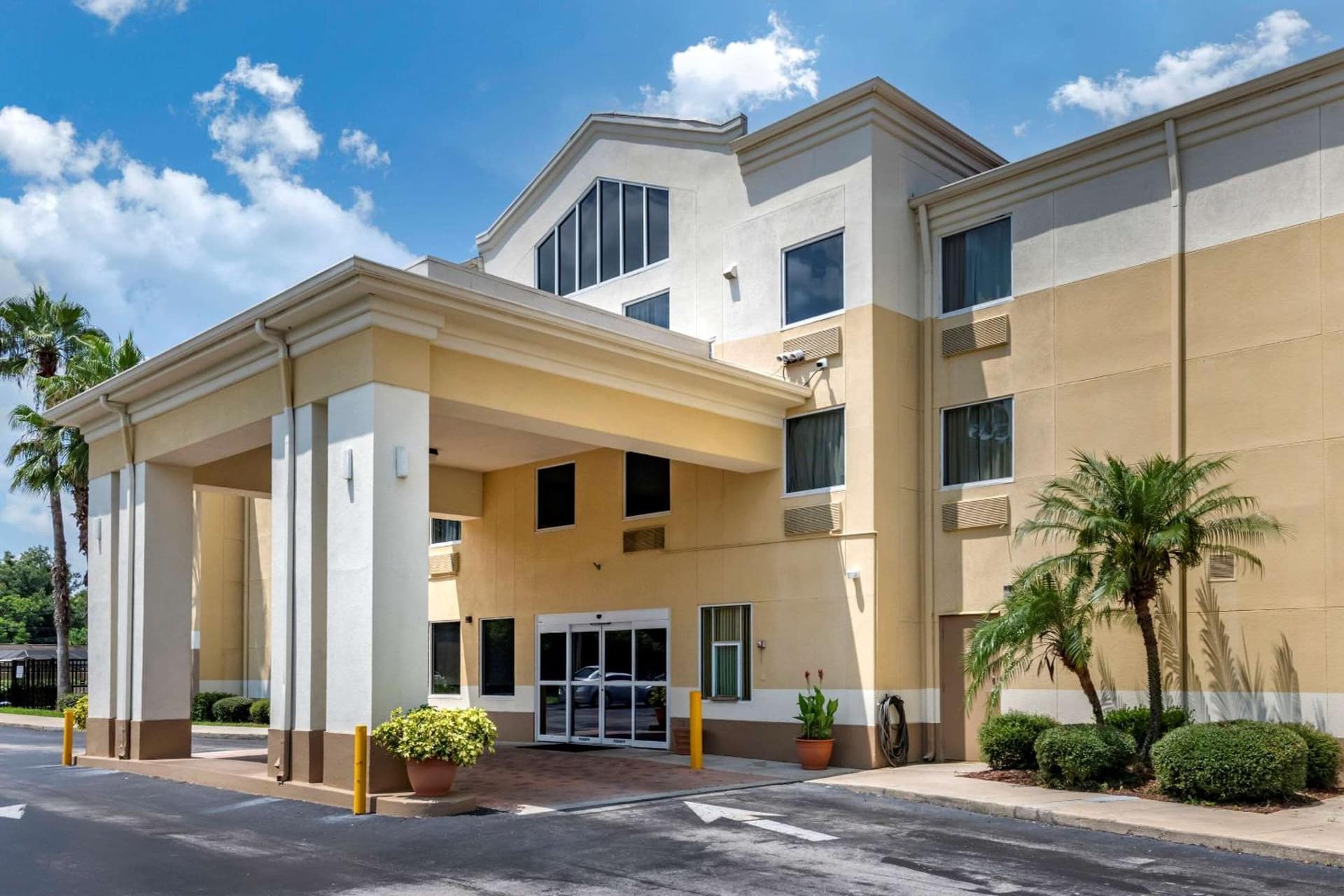 Comfort Inn & Suites DeLand - near University featured exterior or lobby in DeLand, FL — similar hotel