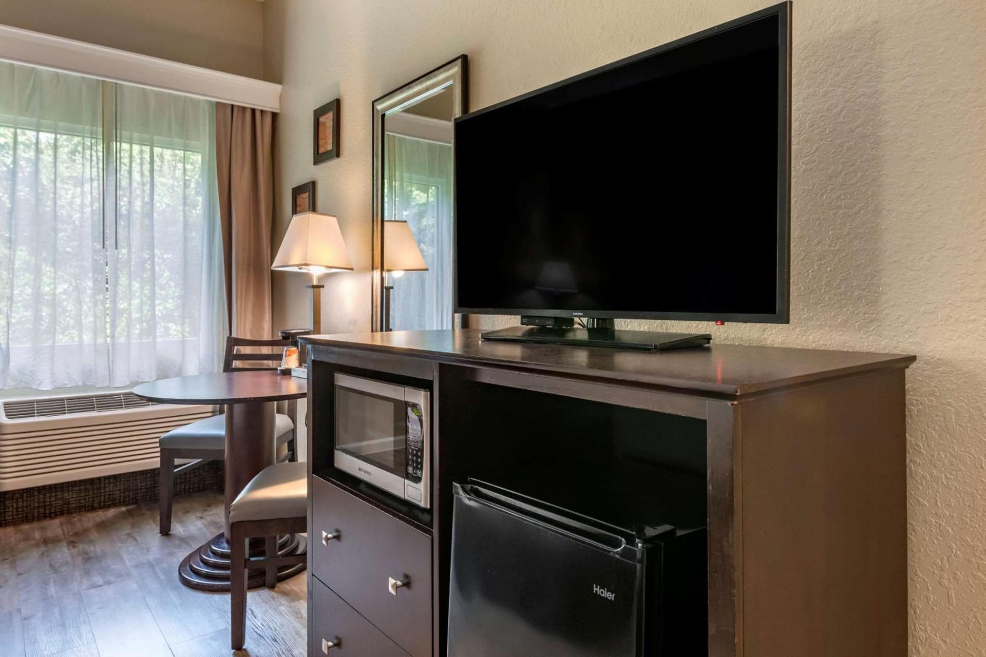 Comfort Inn & Suites DeLand - near University gallery photo in DeLand, FL — image 16