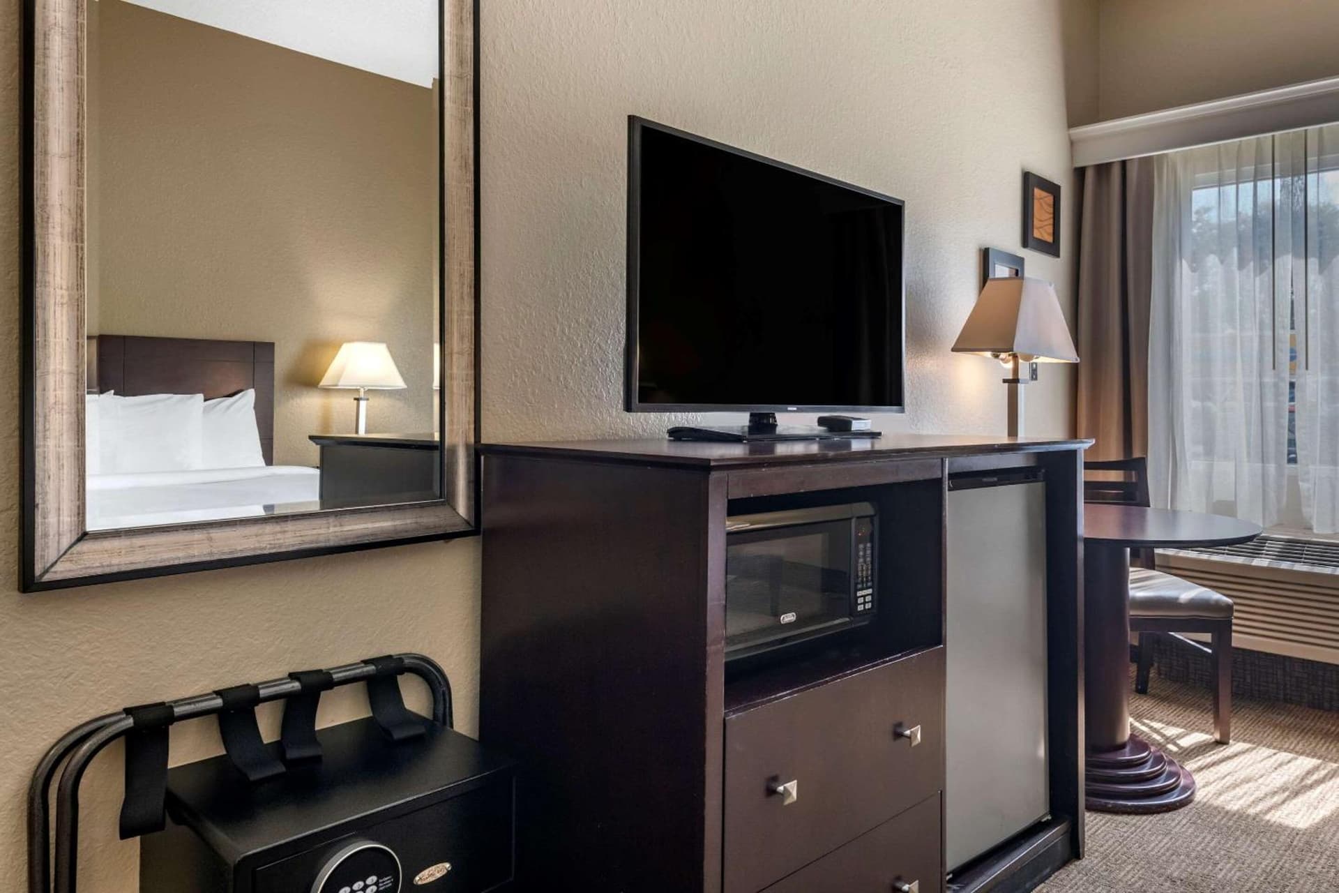 Comfort Inn & Suites DeLand - near University gallery photo in DeLand, FL — image 17
