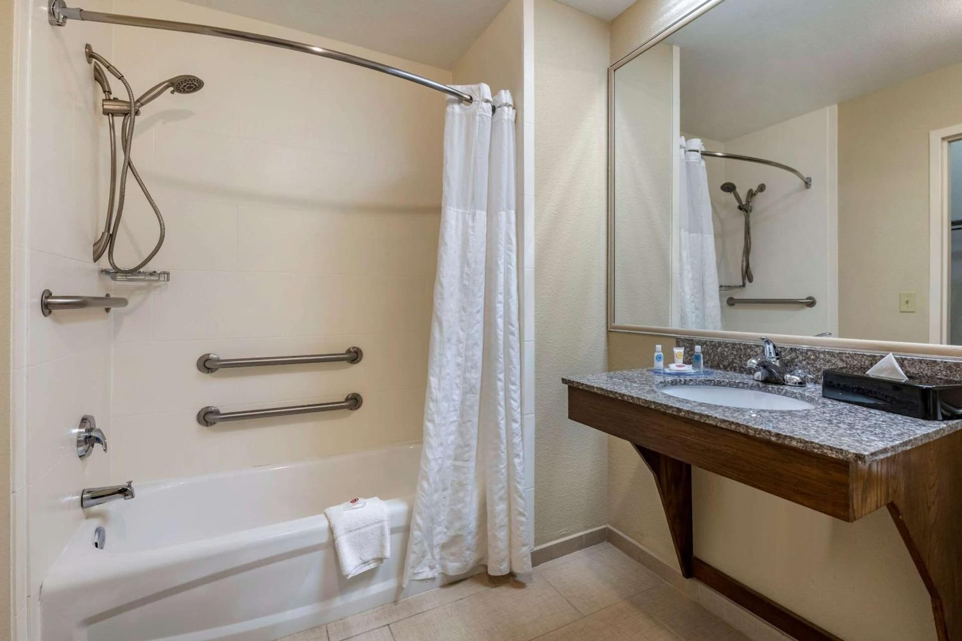 Comfort Inn & Suites DeLand - near University gallery photo in DeLand, FL — image 19