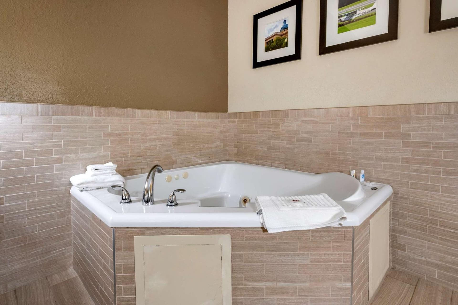Comfort Inn & Suites DeLand - near University gallery photo in DeLand, FL — image 21