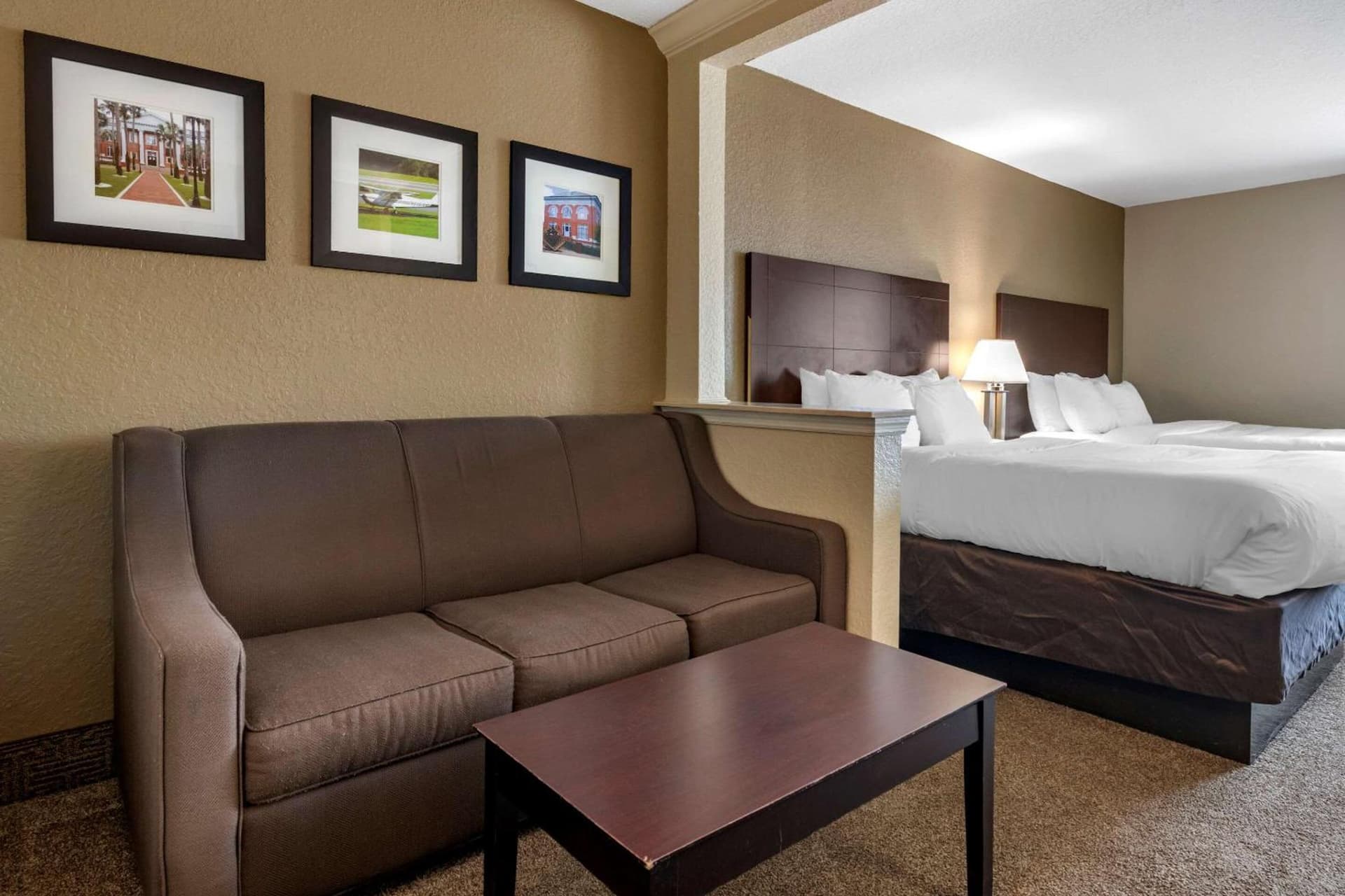 Comfort Inn & Suites DeLand - near University gallery photo in DeLand, FL — image 4