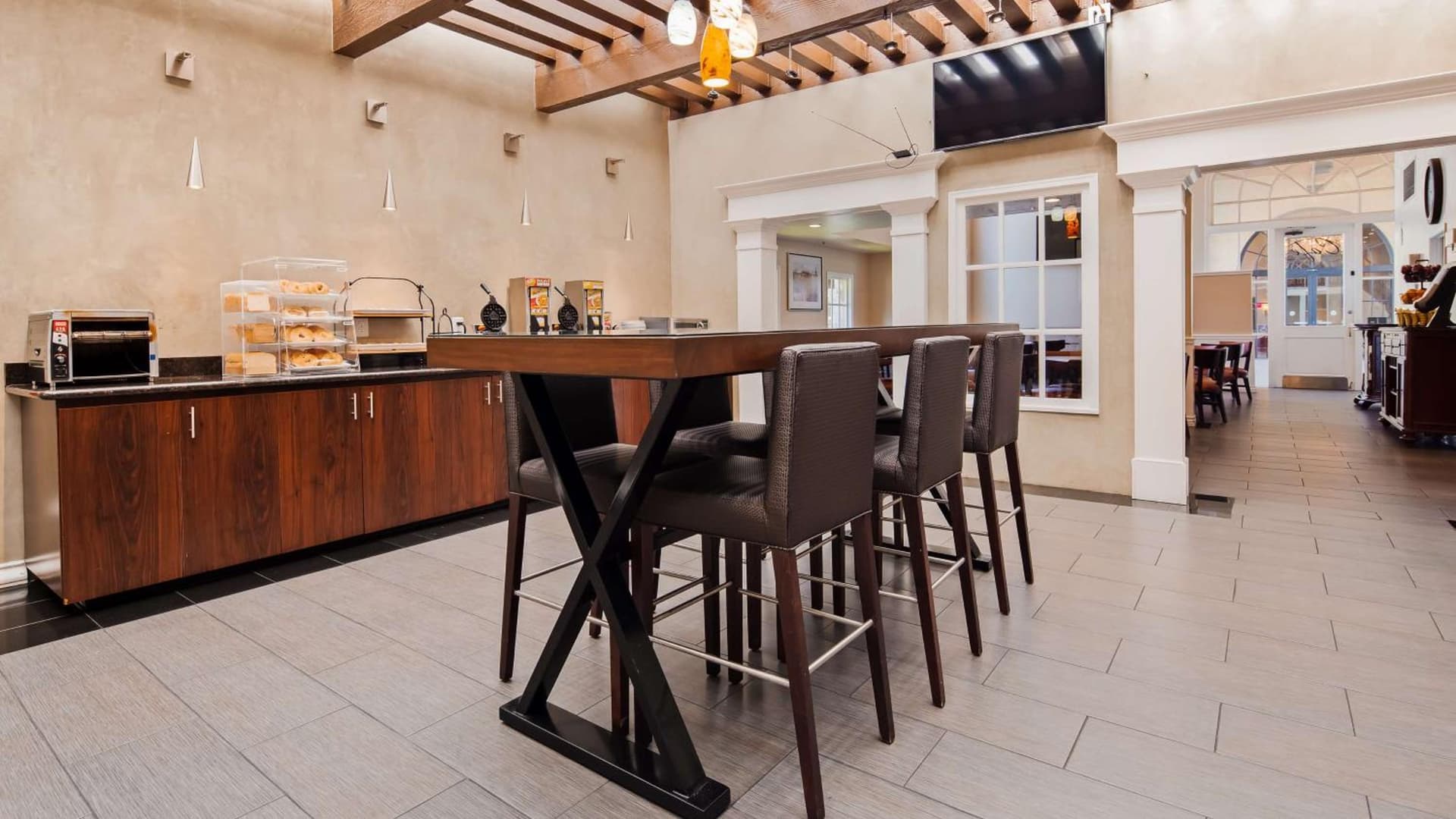 Best Western Plus Newport Mesa Inn gallery photo in Costa Mesa, CA — image 38