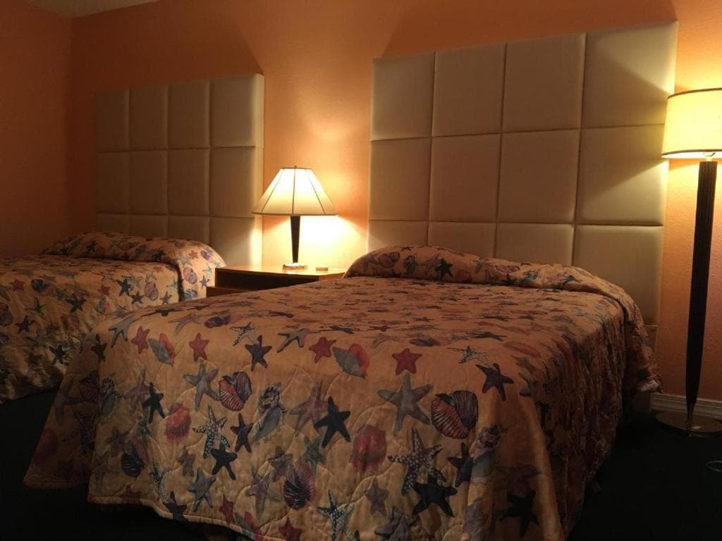 Executive Economy Lodge interior in Pompano Beach, FL — gallery photo 2