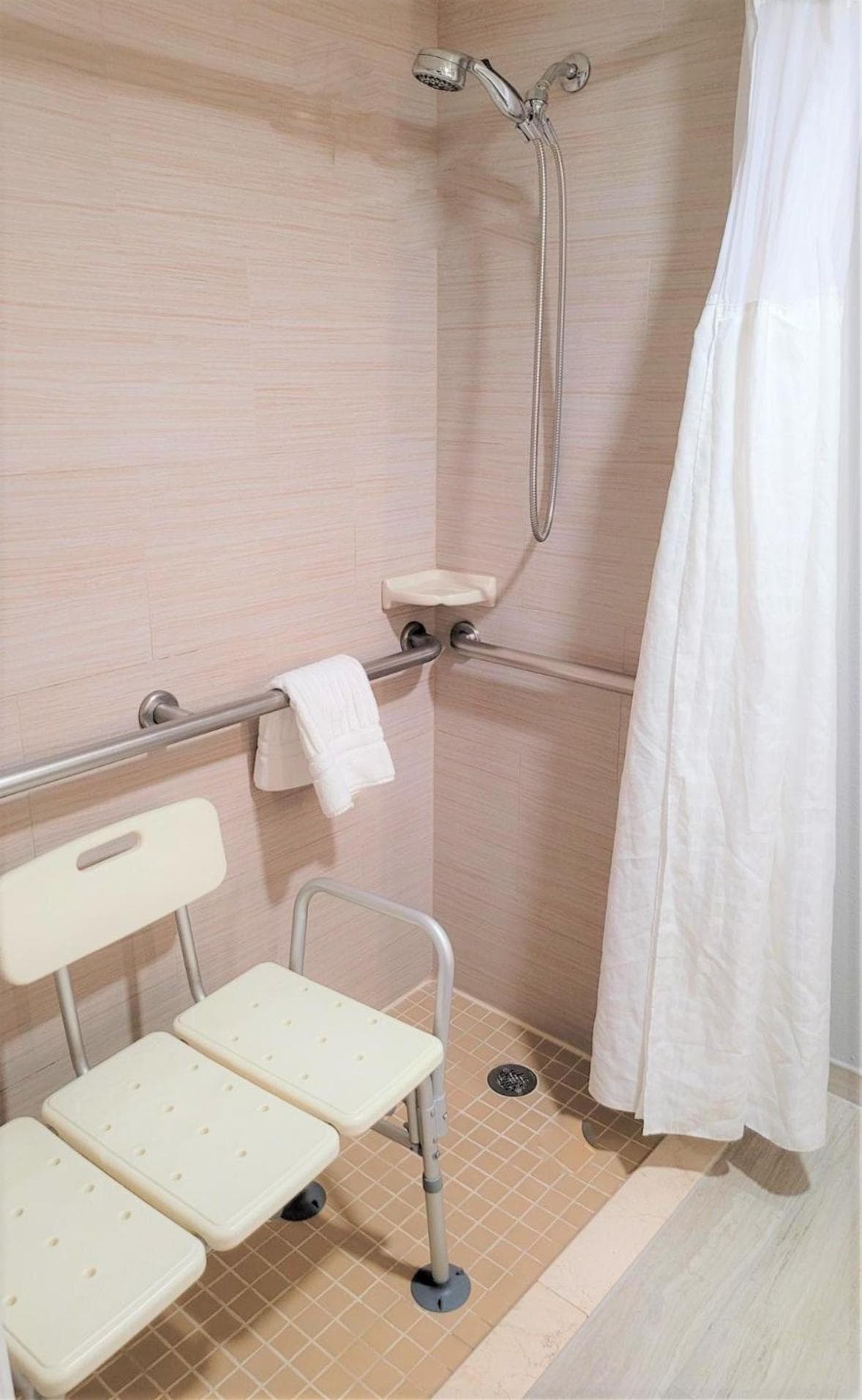 Comfort Inn & Suites Alexandria West gallery photo in Alexandria, VA — image 6
