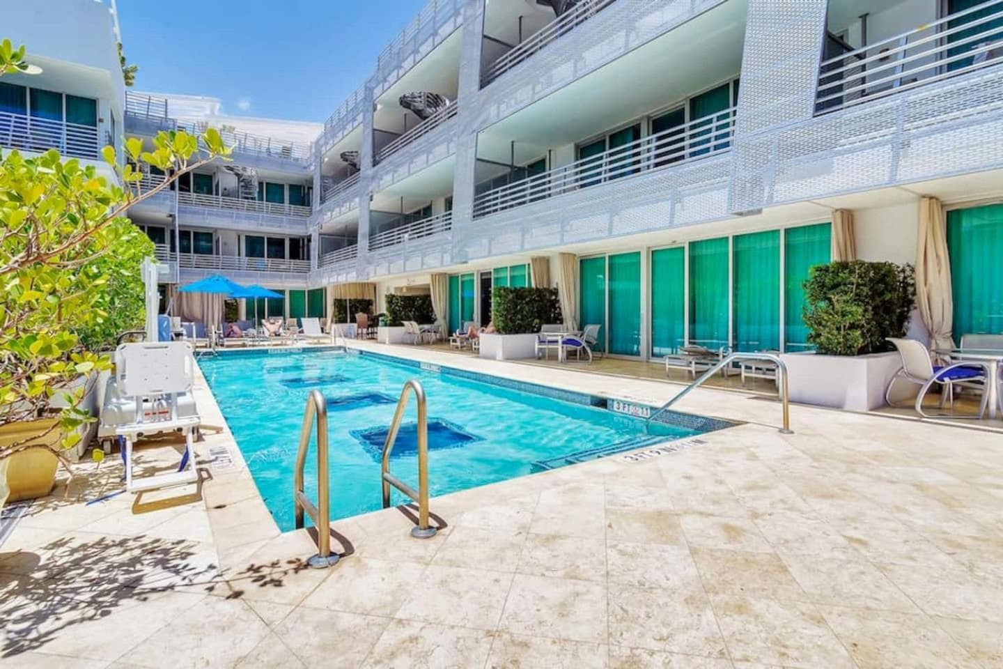 Boutique Suites 3 min walk to beach property views in Miami Beach, FL — gallery photo 3