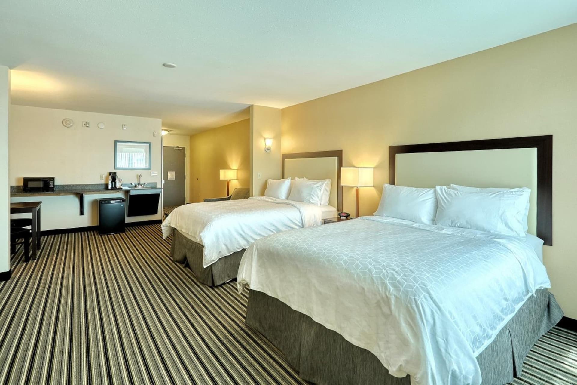 Holiday Inn Express and Suites Batavia by IHG interior in Batavia, NY — gallery photo 2