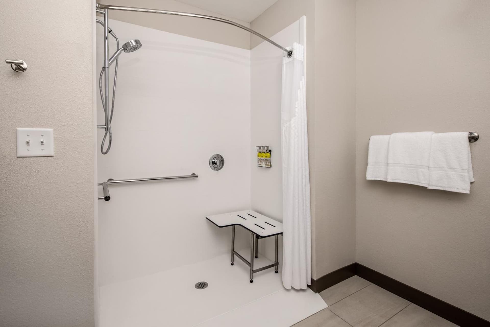 Holiday Inn Express & Suites Ft Myers Beach-Sanibel Gateway by IHG gallery photo in Fort Myers Beach, FL — image 31