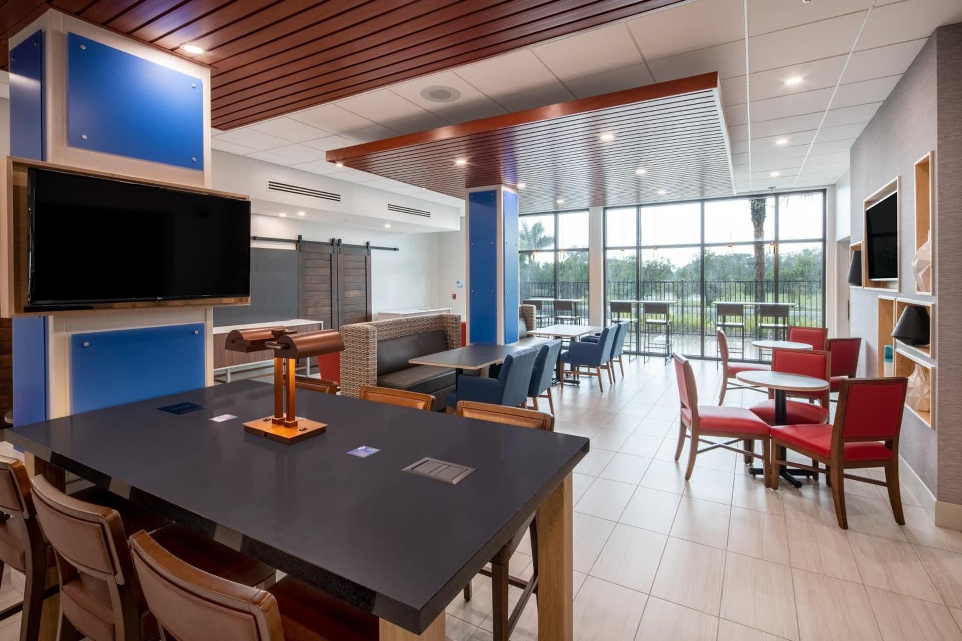 Holiday Inn Express & Suites Ft Myers Beach-Sanibel Gateway by IHG gallery photo in Fort Myers Beach, FL — image 35