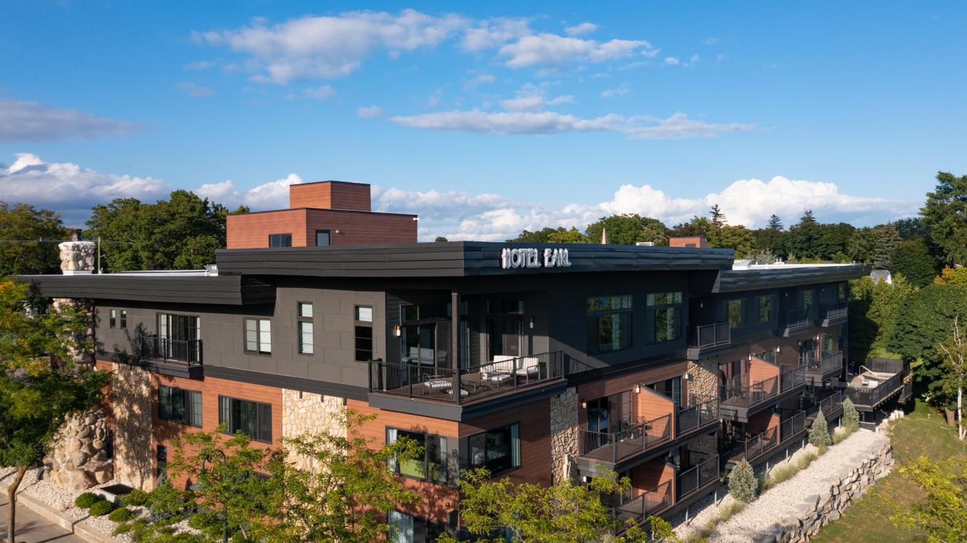 The Earl of Charlevoix featured exterior or lobby in Charlevoix, MI — similar hotel