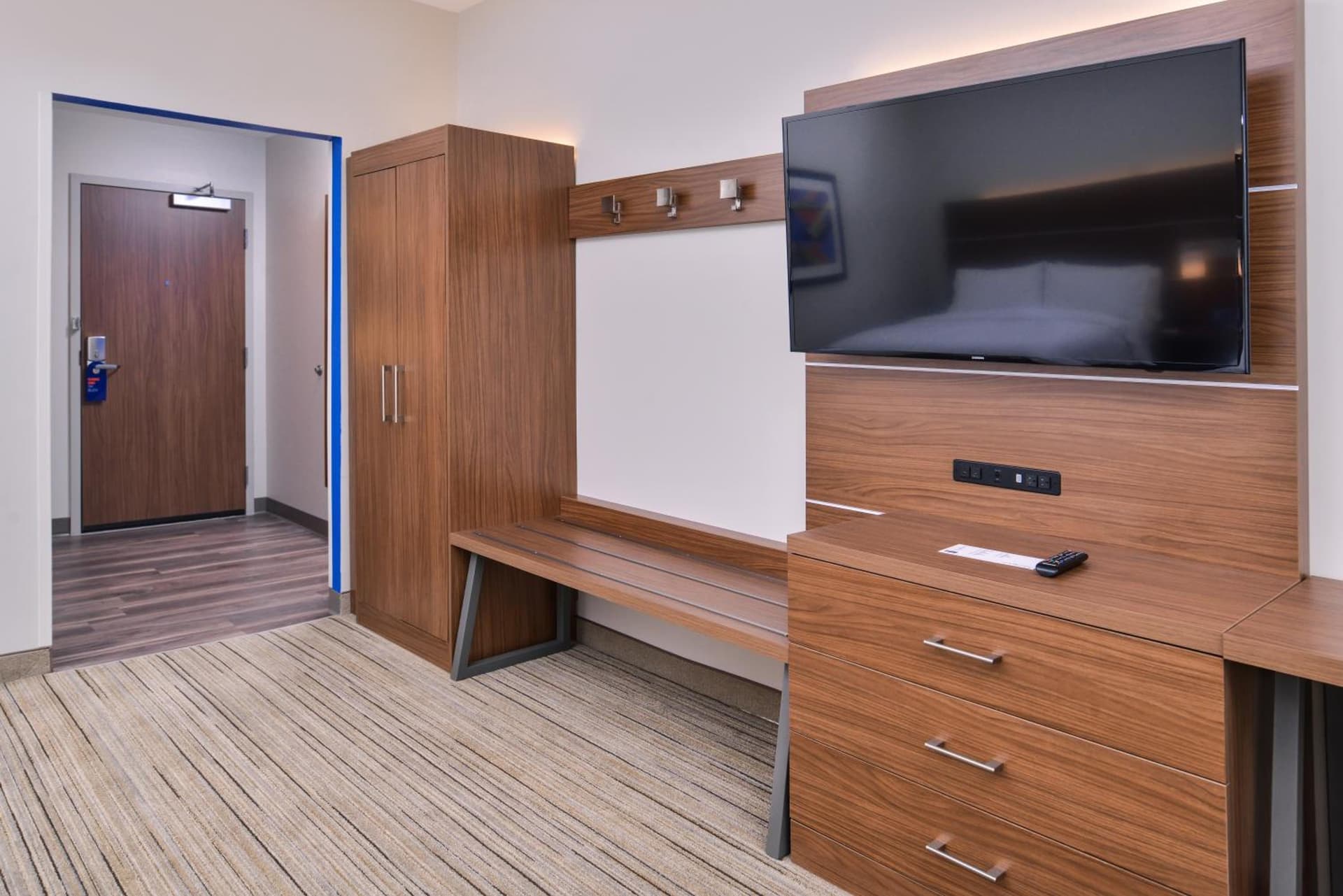 Holiday Inn Express & Suites Farmville by IHG interior in Farmville, VA — gallery photo 2