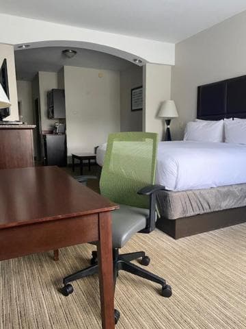 Holiday Inn Express Hotel & Suites Hinesville by IHG property views in Hinesville, GA — gallery photo 3