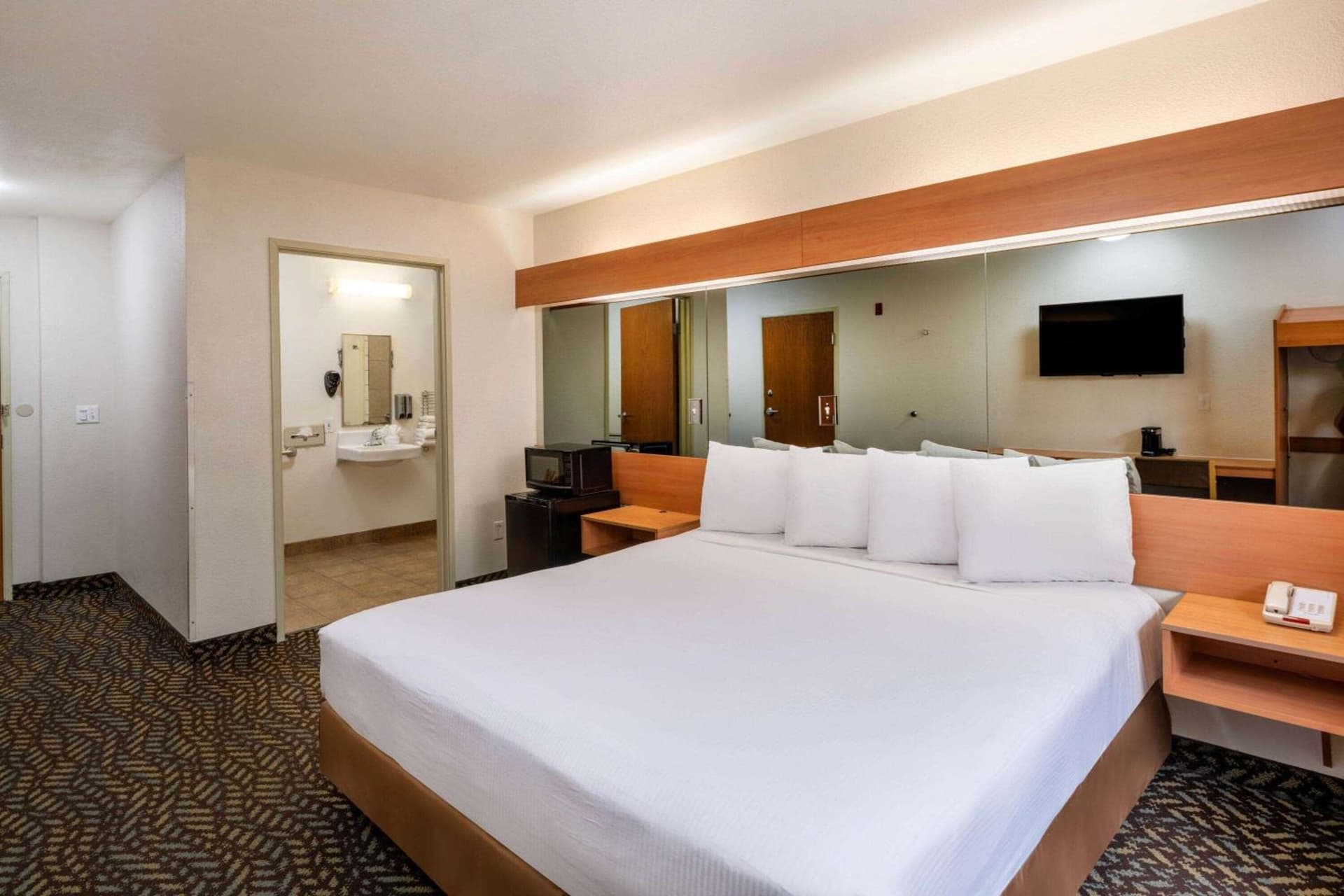 Microtel Inn & Suites by Wyndham Salt Lake City Airport gallery photo in Salt Lake City, UT — image 7
