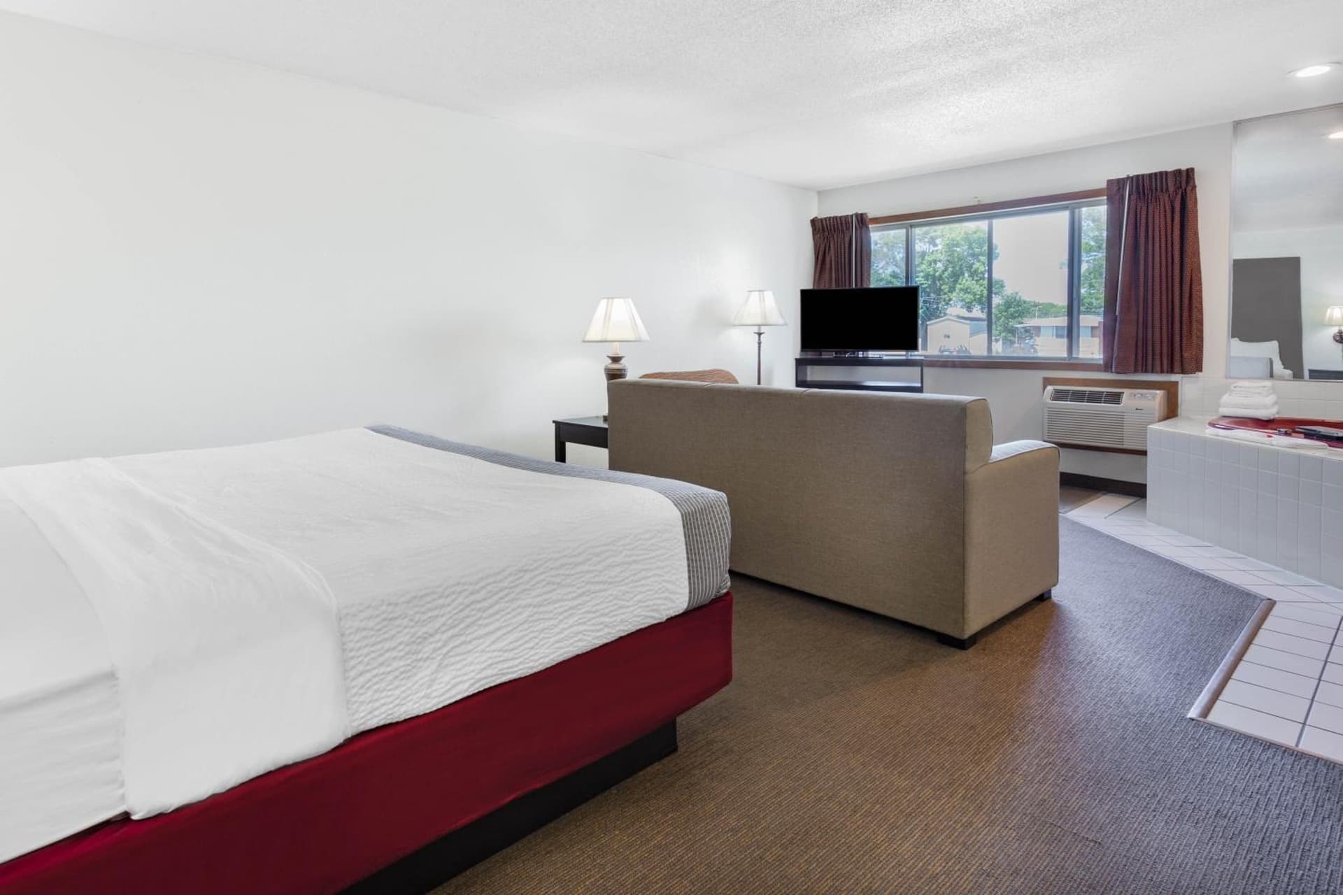 Super 8 by Wyndham La Crosse gallery photo in La Crosse, WI — image 9