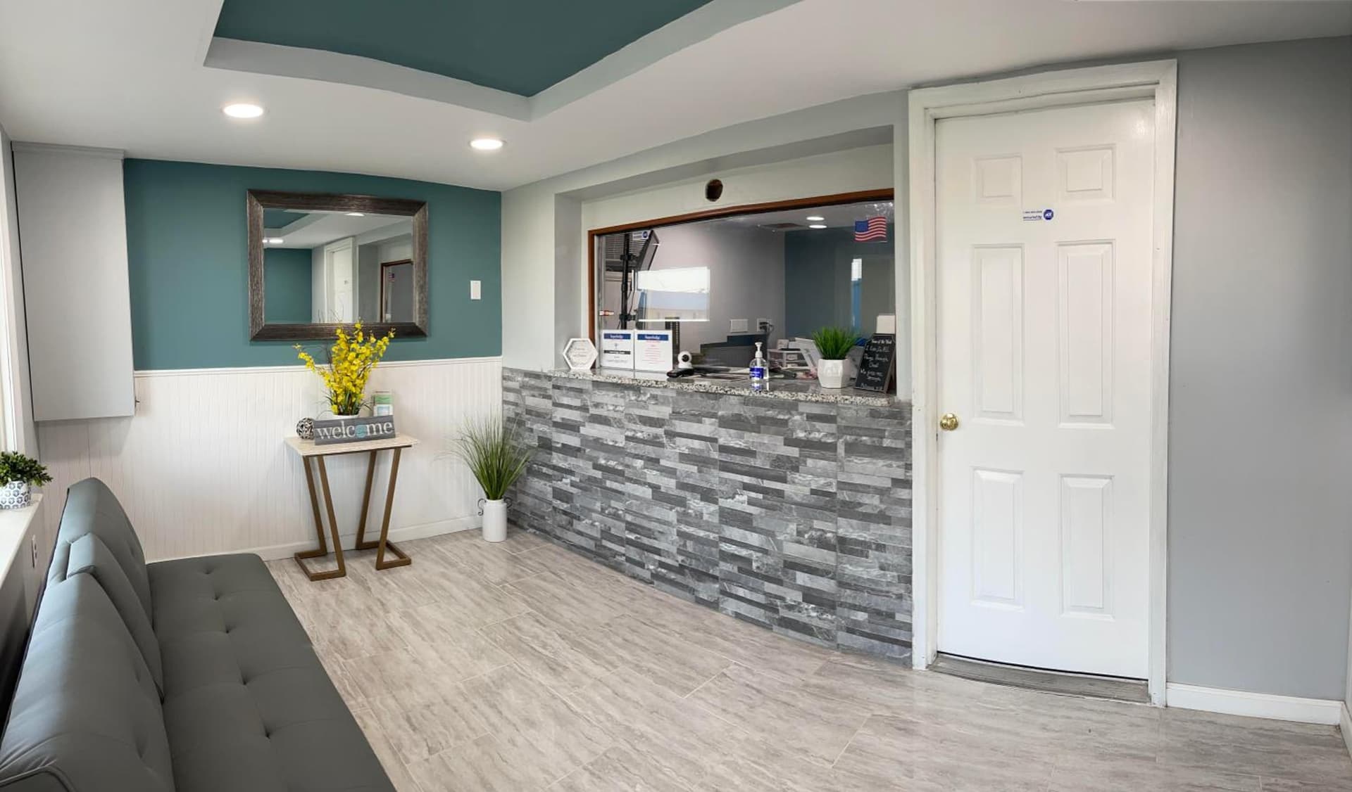 Superlodge interior in Dover, DE — gallery photo 2