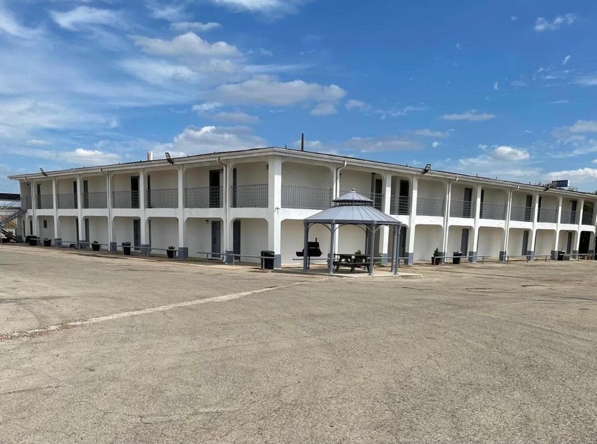 Dilley executive inn featured exterior or lobby in Dilley, TX — similar hotel