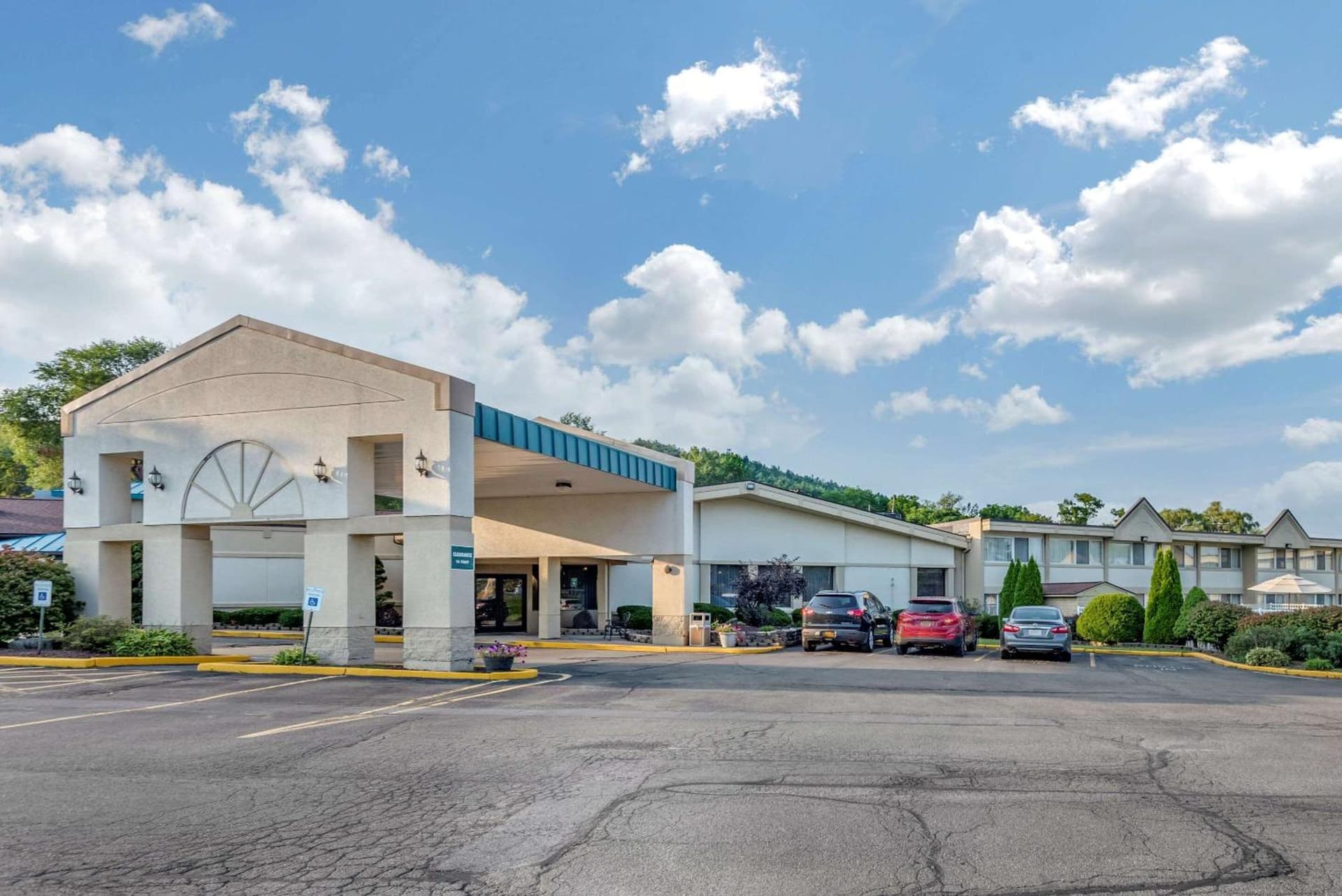 Quality Inn & Suites Vestal Binghamton near University interior in Vestal — gallery photo 2