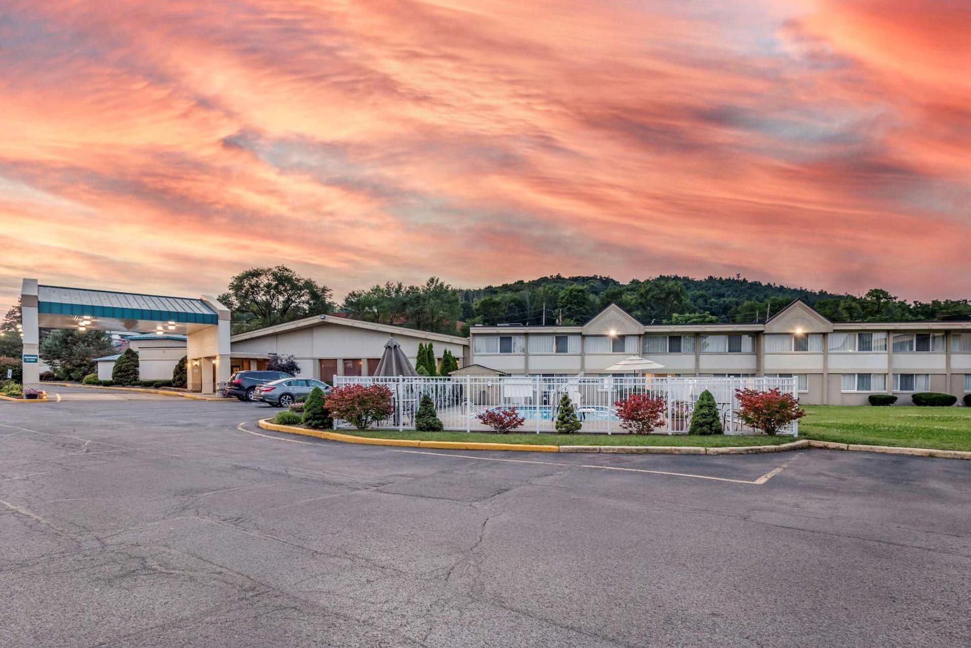 Quality Inn & Suites Vestal Binghamton near University property views in Vestal — gallery photo 3