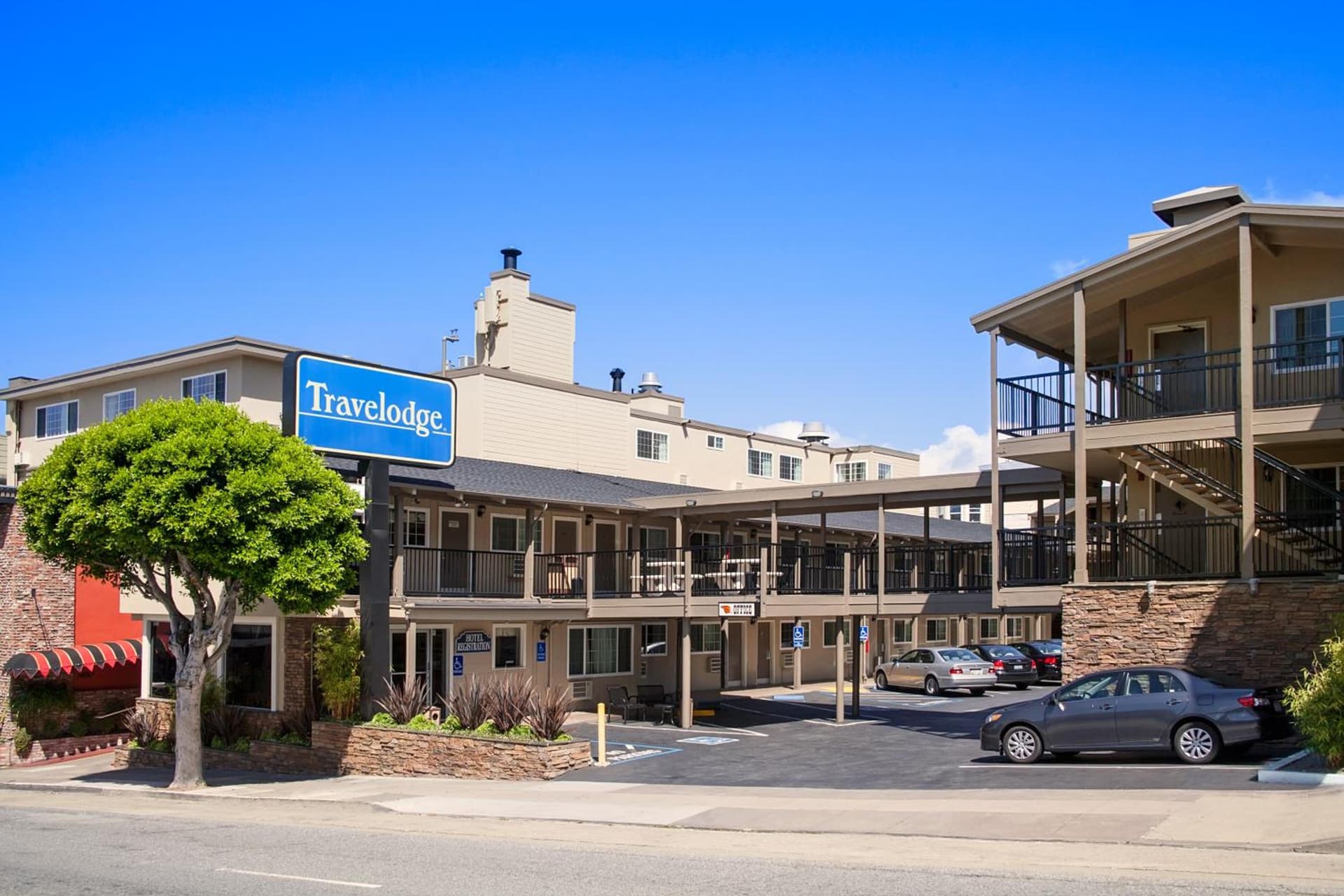 Travelodge by Wyndham San Francisco Bay interior in San Francisco, CA — gallery photo 2