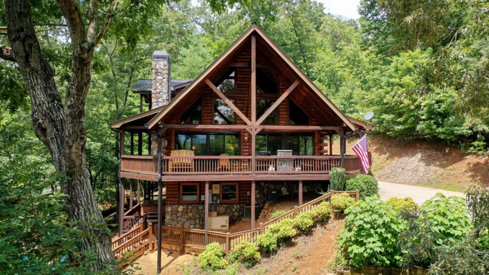 Bearway to Heaven featured exterior or lobby in Blue Ridge, GA — similar hotel