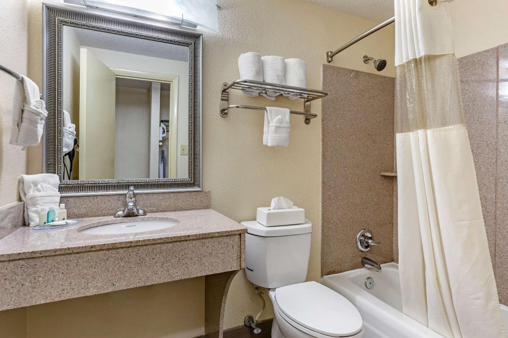 Quality Inn & Suites - Greensboro-High Point gallery photo in Greensboro, NC — image 21