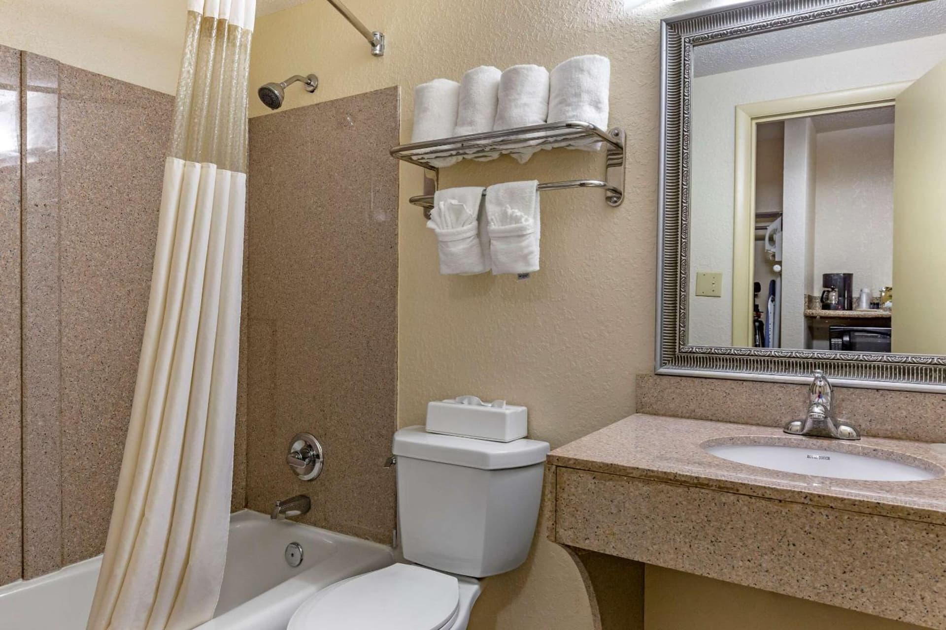 Quality Inn & Suites - Greensboro-High Point gallery photo in Greensboro, NC — image 15