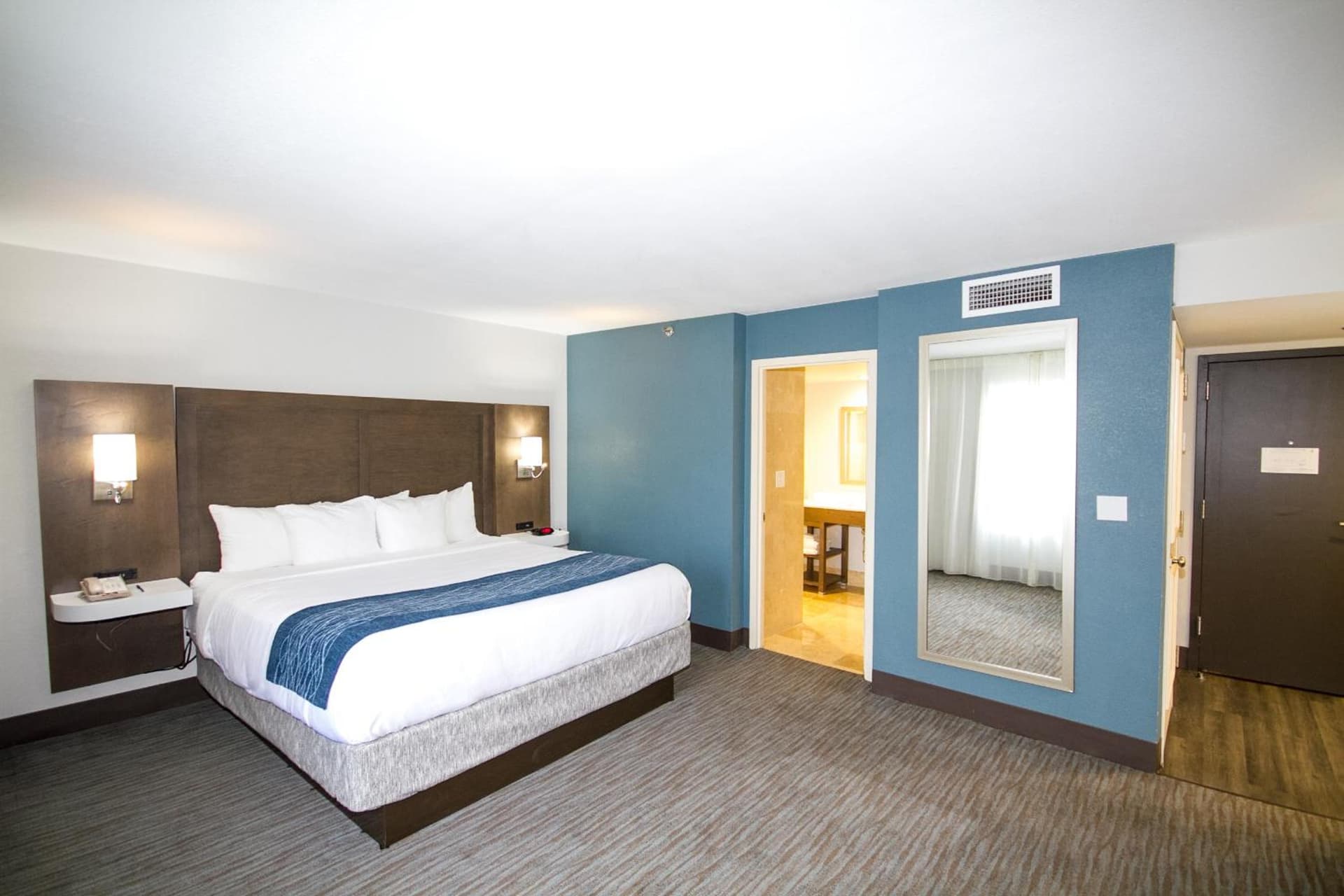 Comfort Inn & Suites Downtown Brickell-Port of Miami gallery photo in Miami, FL — image 41