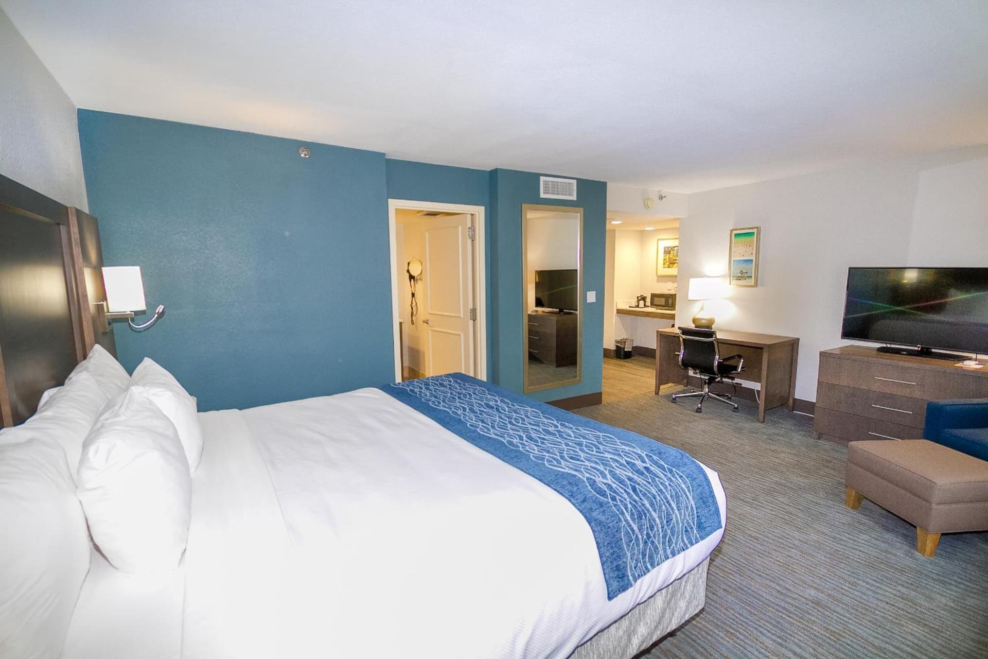 Comfort Inn & Suites Downtown Brickell-Port of Miami gallery photo in Miami, FL — image 16