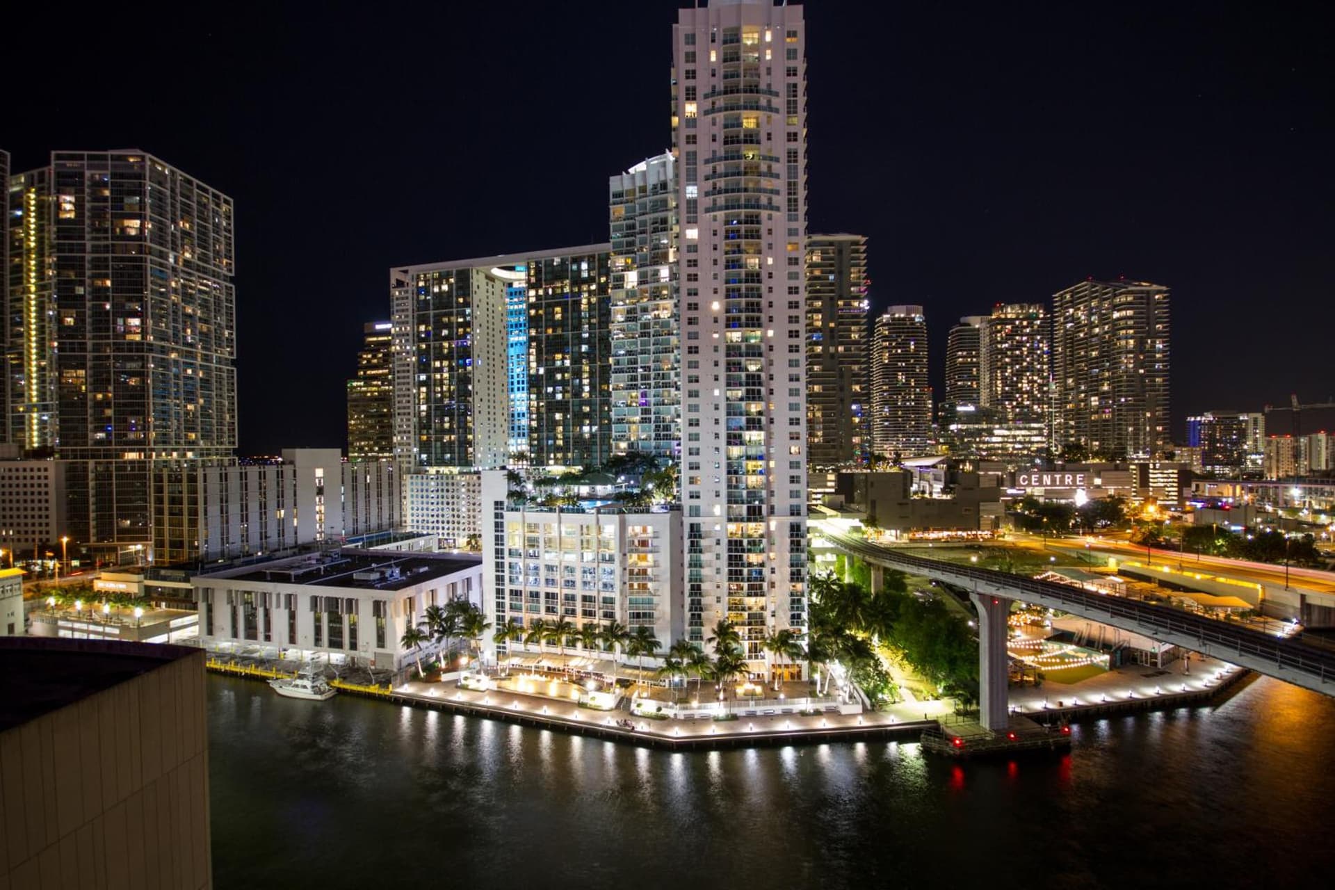 Comfort Inn & Suites Downtown Brickell-Port of Miami exterior or lobby in Miami, FL — main listing photo