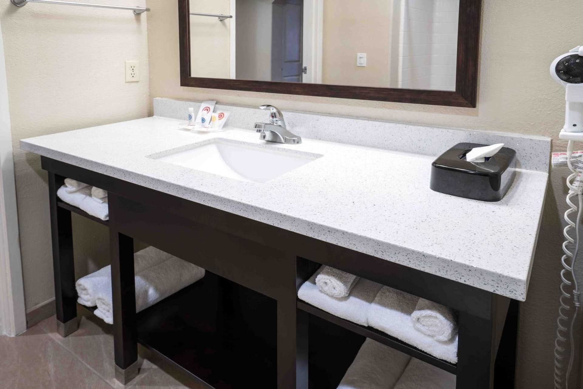 Comfort Suites Fresno River Park gallery photo in Fresno, CA — image 26
