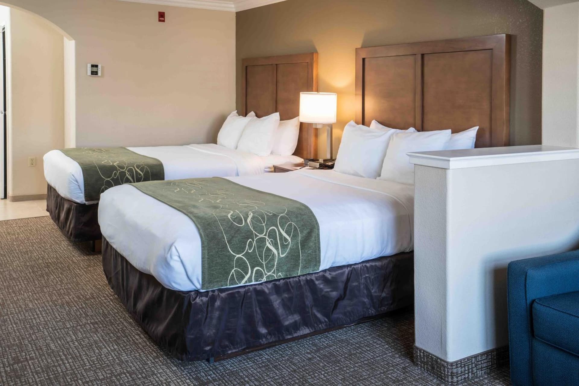 Comfort Suites Fresno River Park property views in Fresno, CA — gallery photo 3